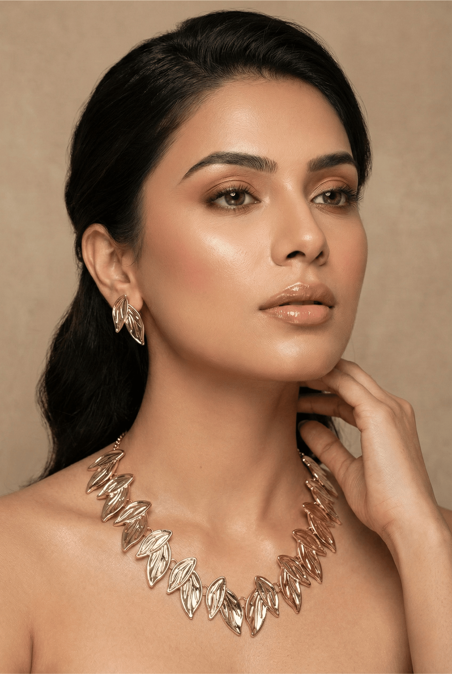 Anti‑Tarnish Elegant Gold Leaf Necklace & Earrings Set – Lightweight Premium Fashion Jewellery – anti-tarnish necklaces for women India – MaxiBlink