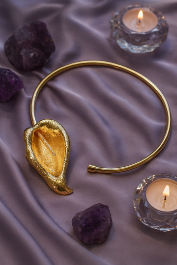 Golden Choker Necklace with Taro Plant Flower Design – Contemporary Statement Jewelry