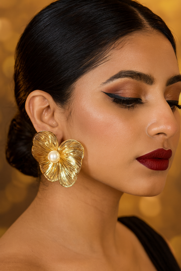 Elegant Wire Petal Pearl Stud Earrings