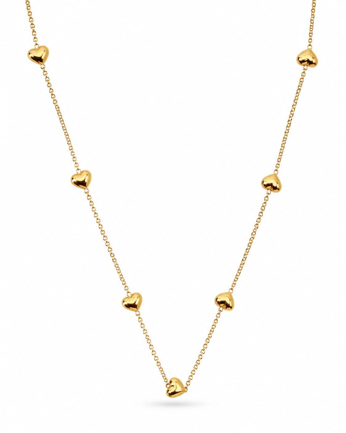 Heart station chain necklace, gold plated titanium steel – close-up detail
