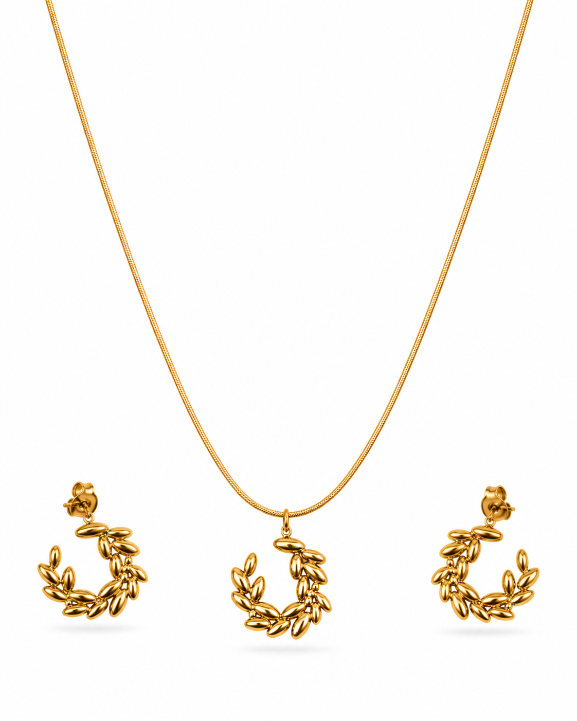 Laurel wreath pendant necklace and matching stud earrings set, gold plated – close-up detail