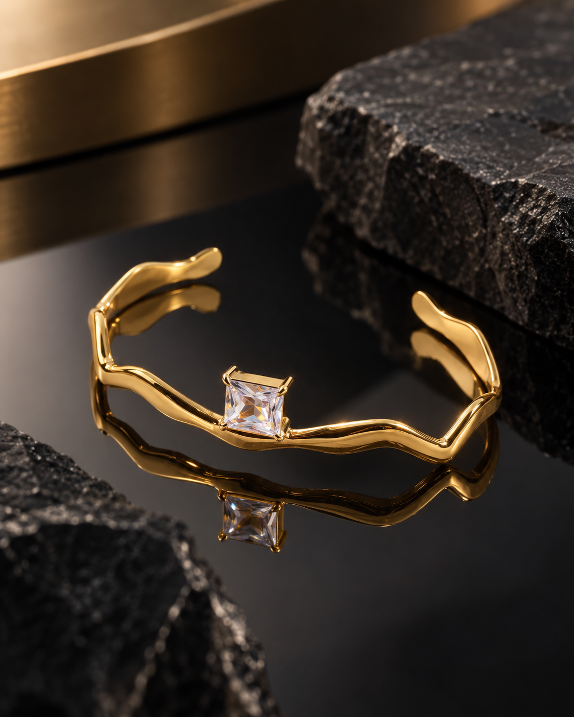 Single Stone Wave Cuff product photo - Maxiblink