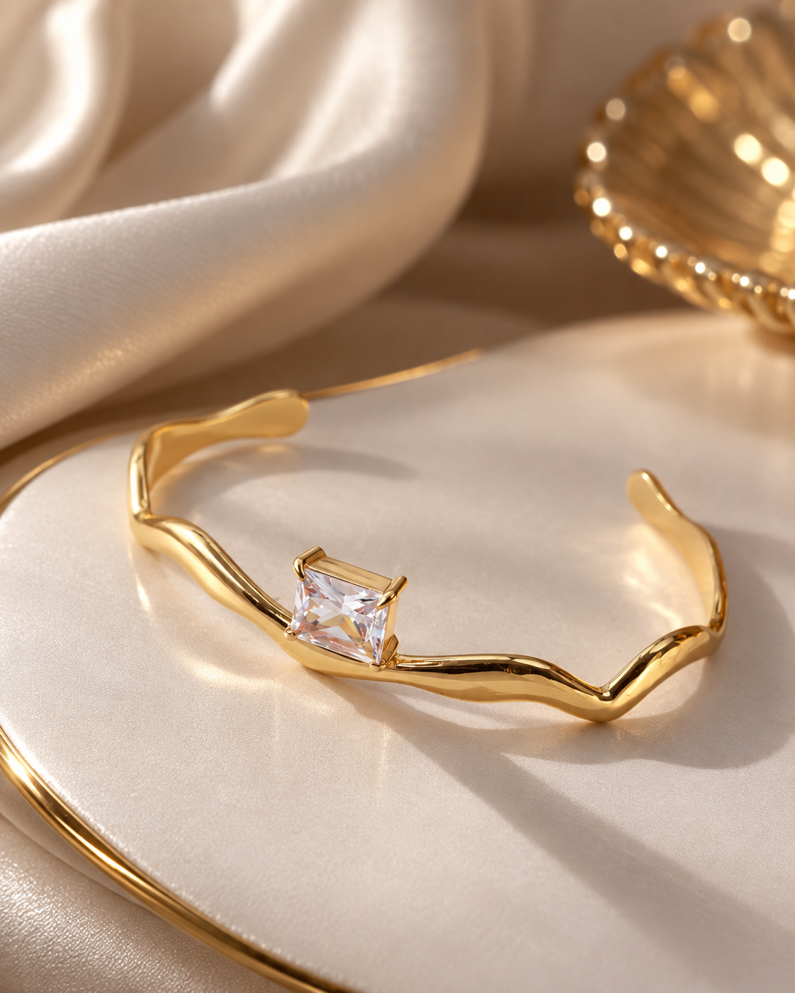 Single Stone Wave Cuff additional angle - Maxiblink