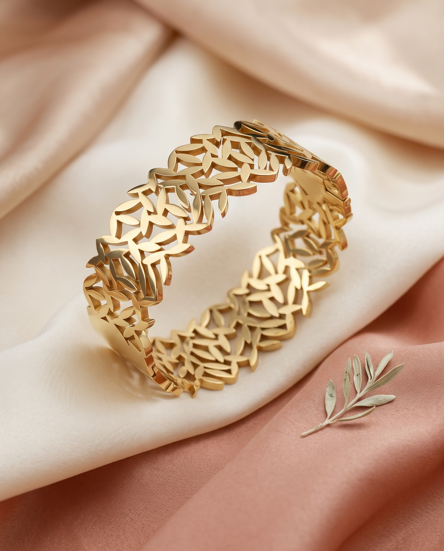 Woven Leaf Lattice Bangle Bracelet