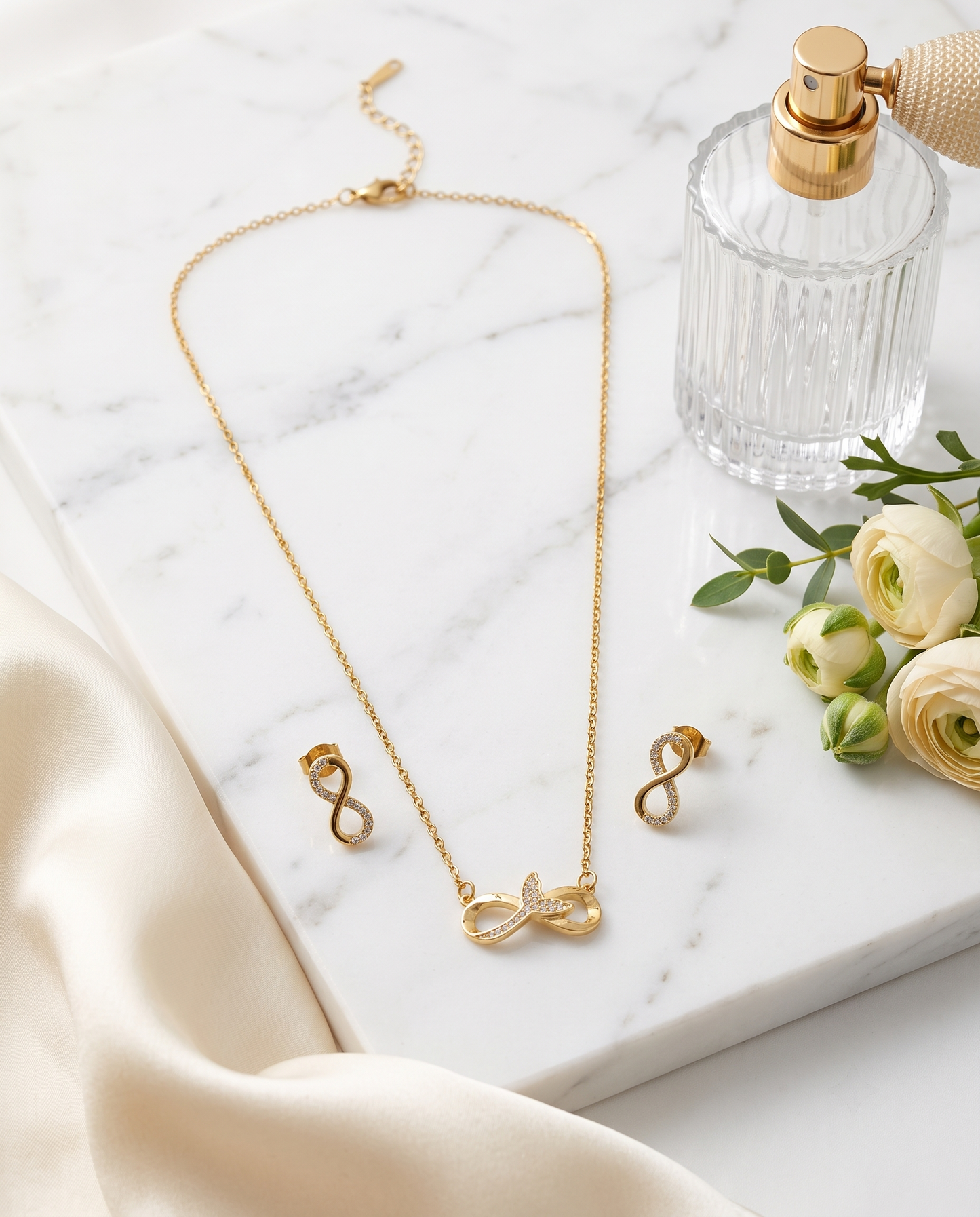 Infinity pendant necklace and matching zircon earrings set, 18K gold plated – clasp and chain detail