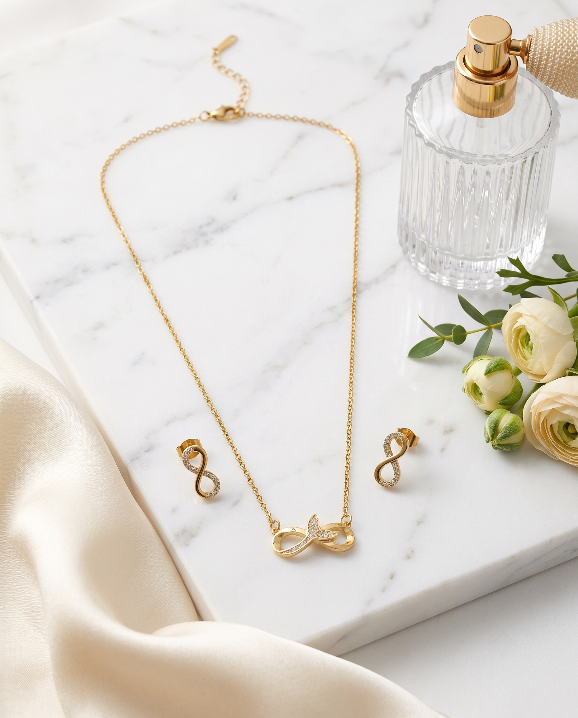 Infinity pendant necklace and matching zircon earrings set, 18K gold plated – clasp and chain detail