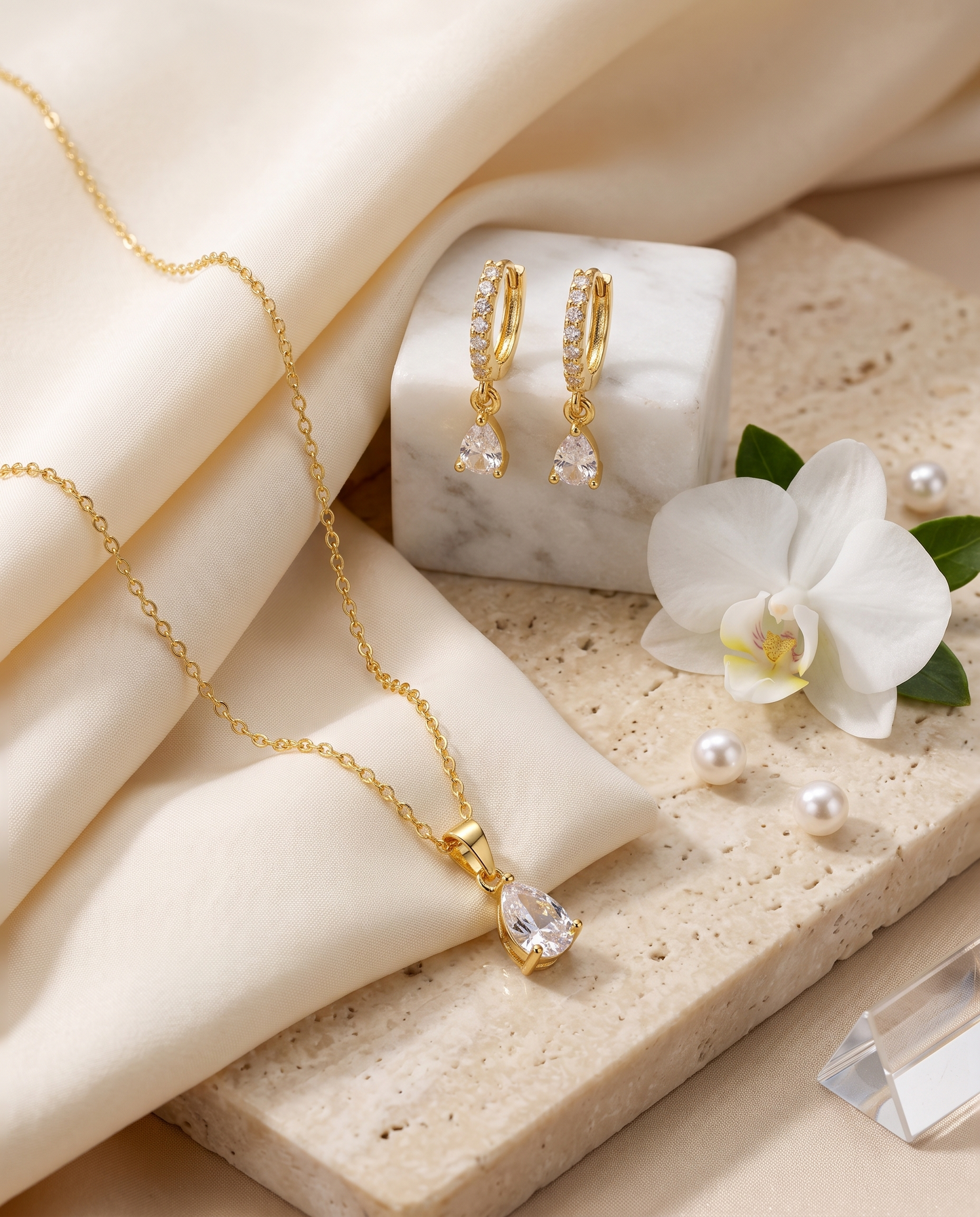 Teardrop zircon pendant necklace and matching drop earrings set, 18K gold plated – clasp and chain detail