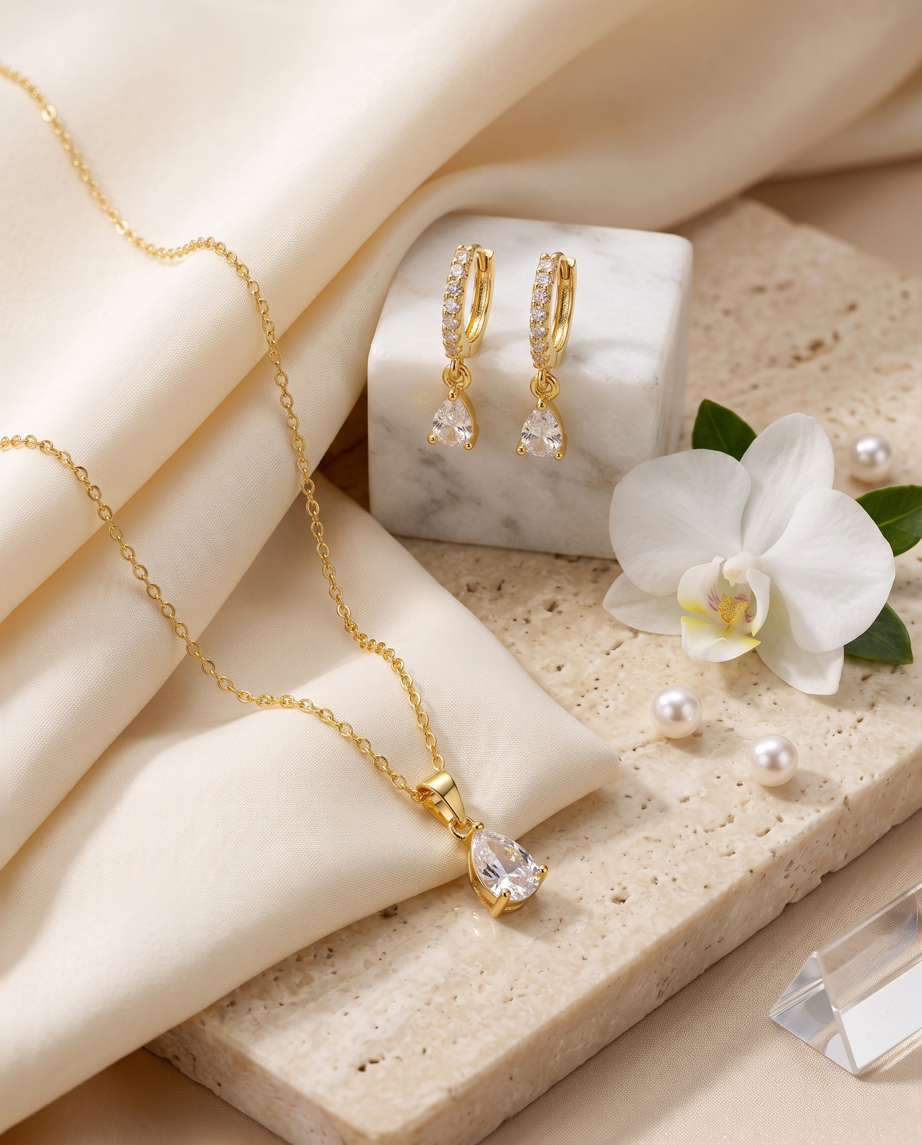 Teardrop zircon pendant necklace and matching drop earrings set, 18K gold plated – clasp and chain detail