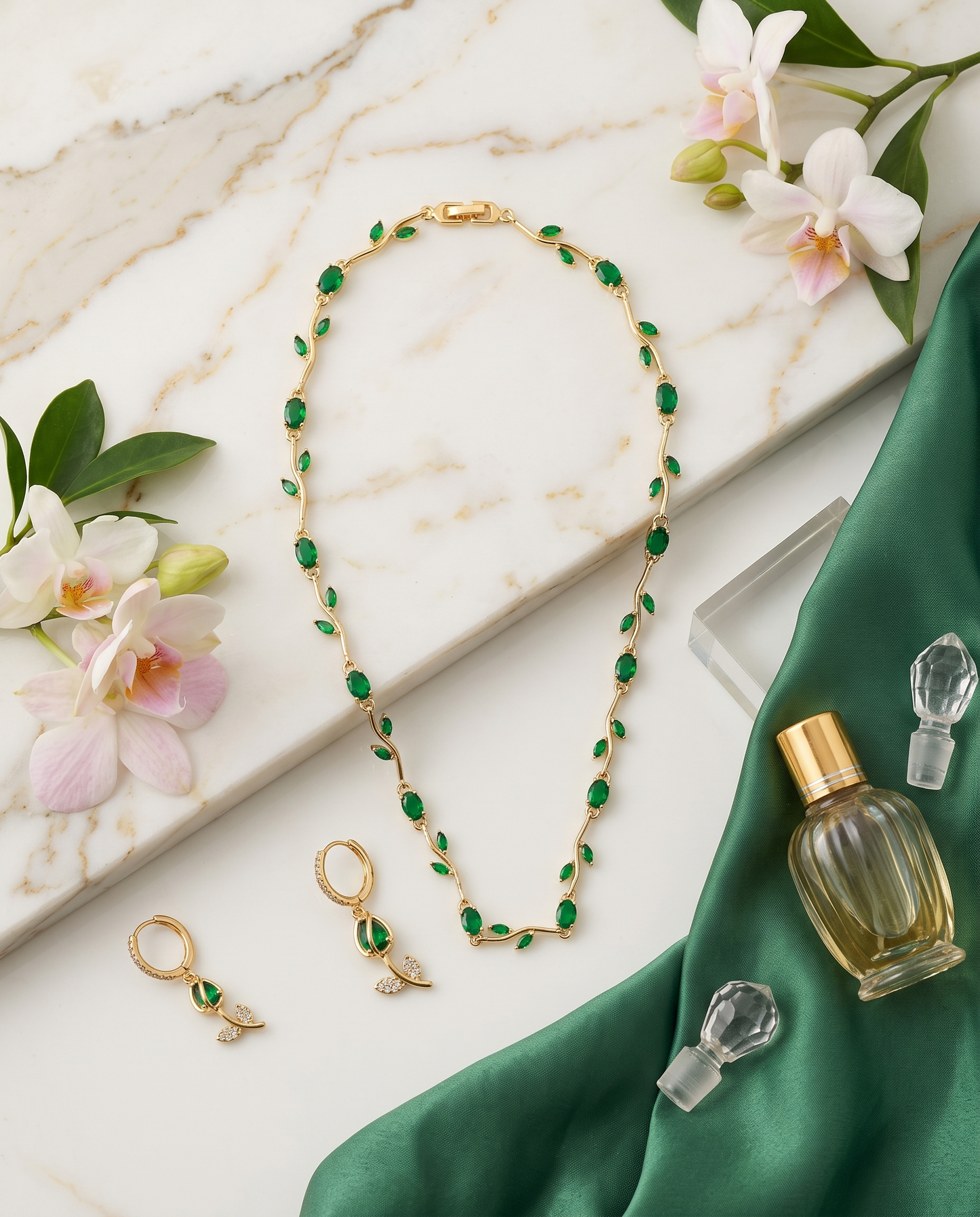 Green vine leaf necklace and matching drop earrings set, 18K gold plated – clasp and chain detail