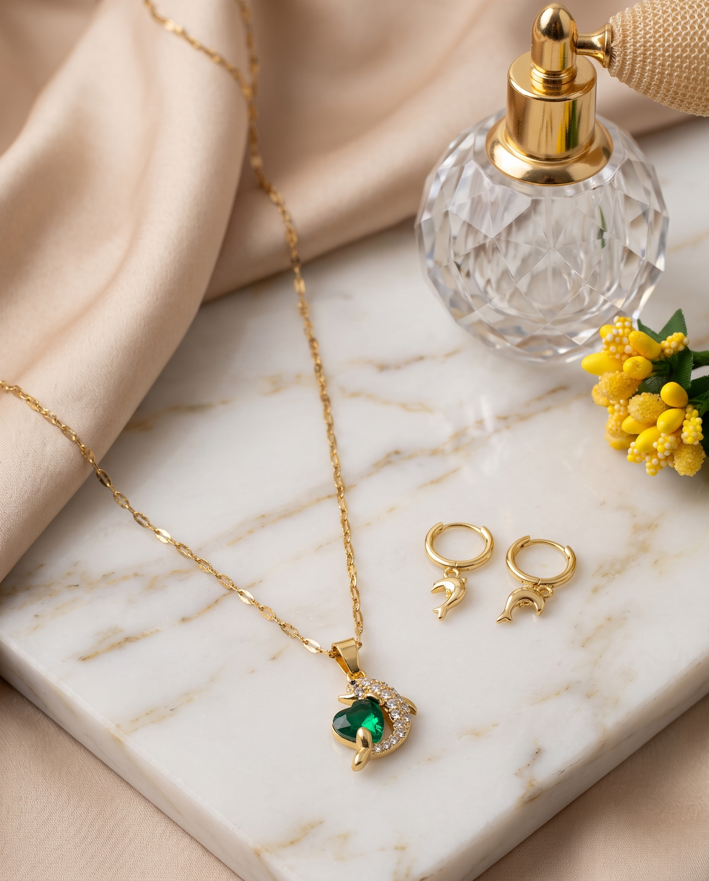 Dolphin heart zircon pendant necklace and matching earrings set, gold plated – clasp and chain detail