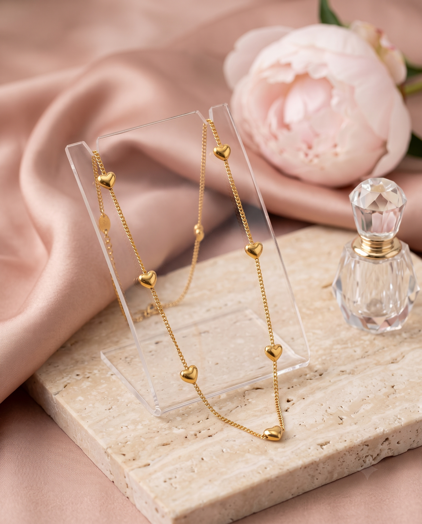 Heart station chain necklace, gold plated titanium steel – worn styled shot