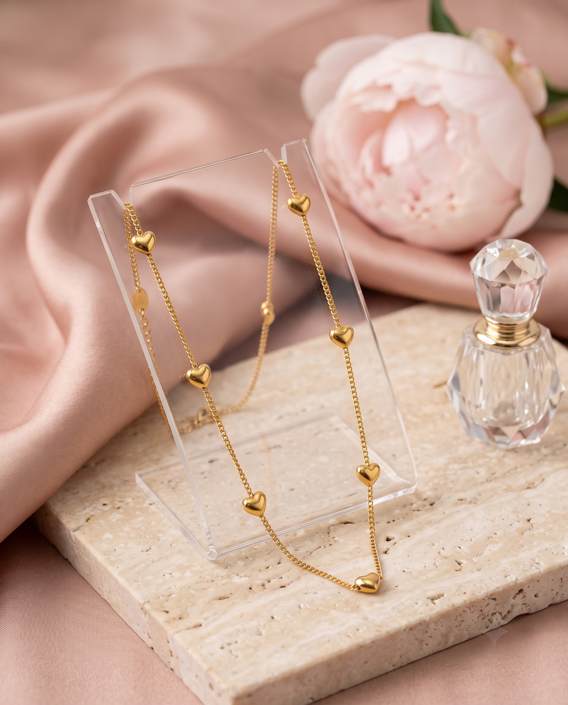 Heart station chain necklace, gold plated titanium steel – worn styled shot