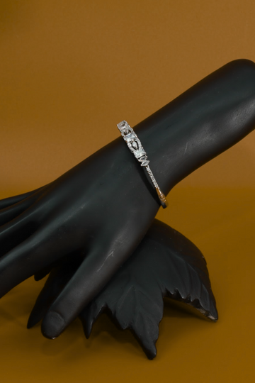 Elegant Silver Bracelet with Clear Crystal Embellishments