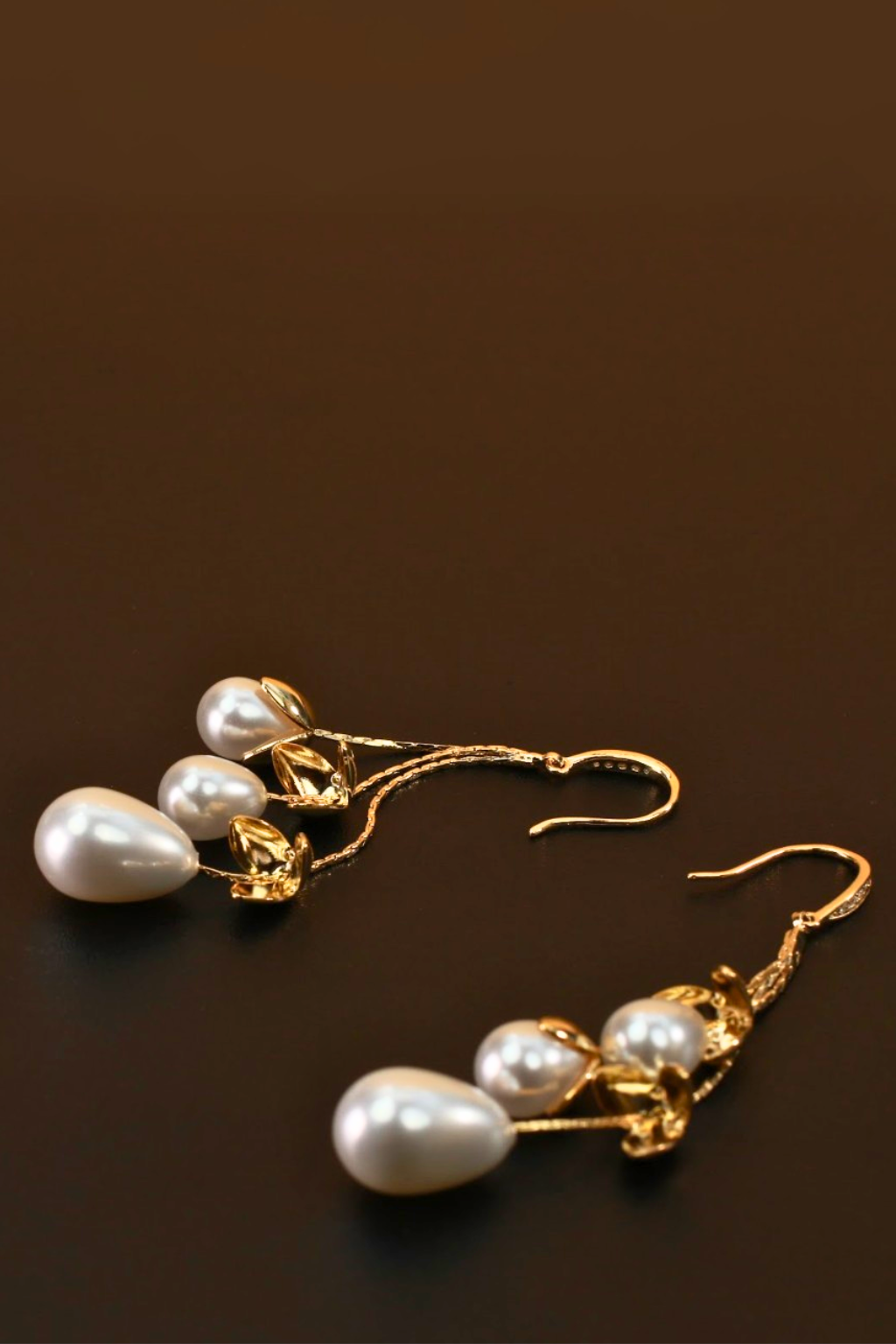 Pearl Cluster Dangling Earrings – Luxe Anti-Tarnish Finish