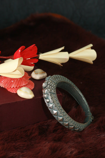Oxidised Antique Design Brass Base Openable Chevron & Pyramid Texture Kada Bracelet for Women