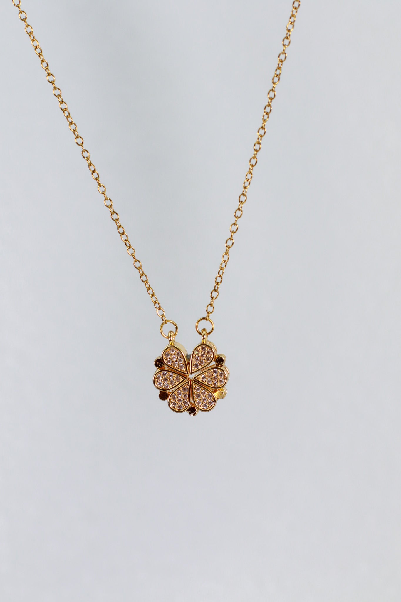 Magnetic Clover Heart Pendant Necklace – 4-in-1 Convertible CZ Necklace, Anti-Tarnish Gold