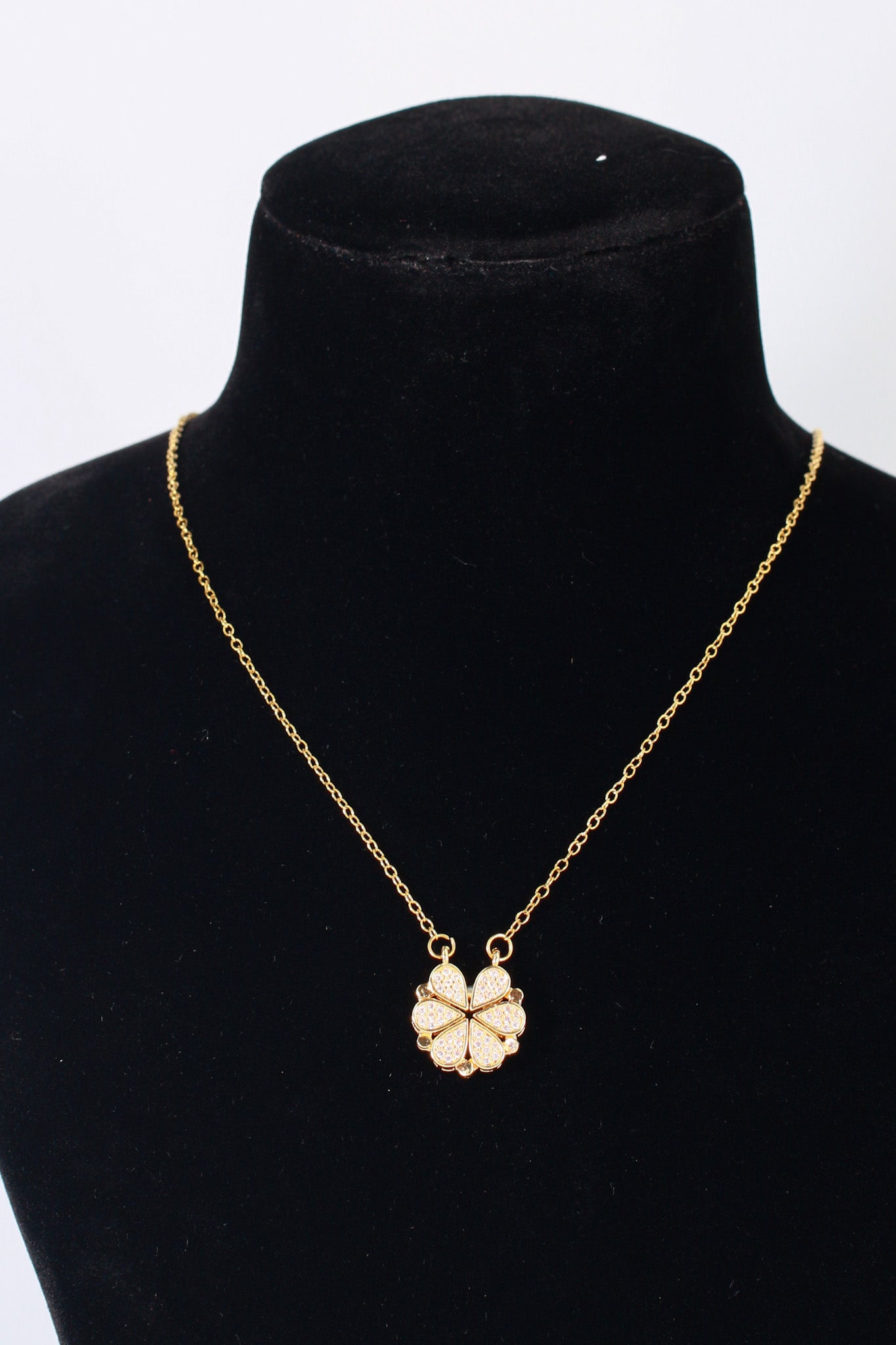 Magnetic Clover Heart Pendant Necklace – 4-in-1 Convertible CZ Necklace, Anti-Tarnish Gold