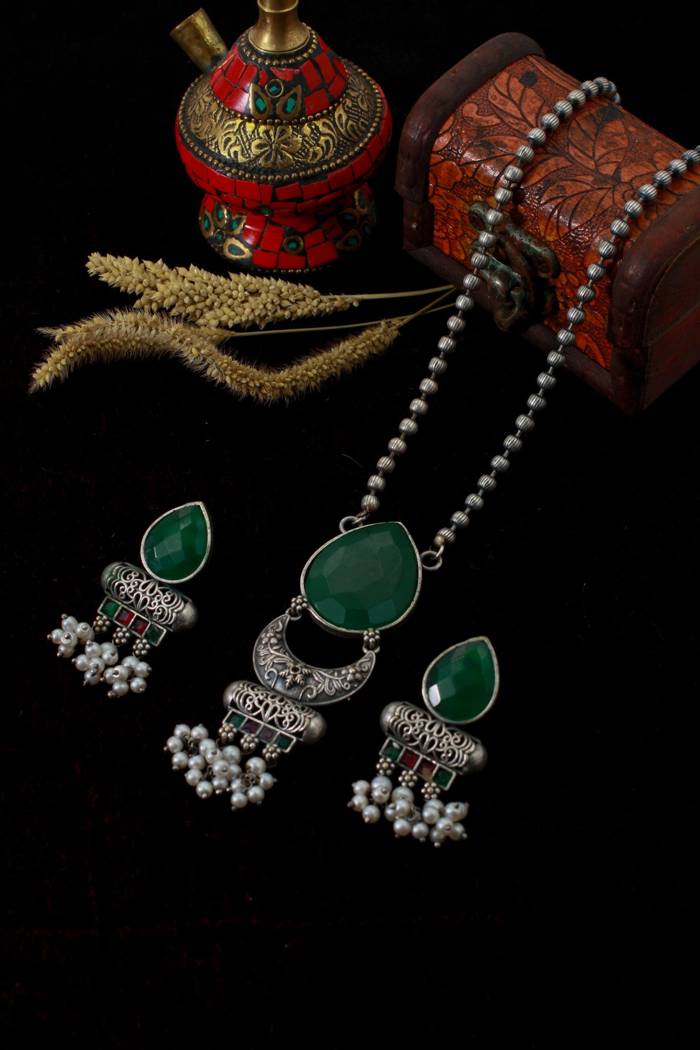 Green Monalisa Teardrop Pendant Set with Pearls | Oxidised German Silver