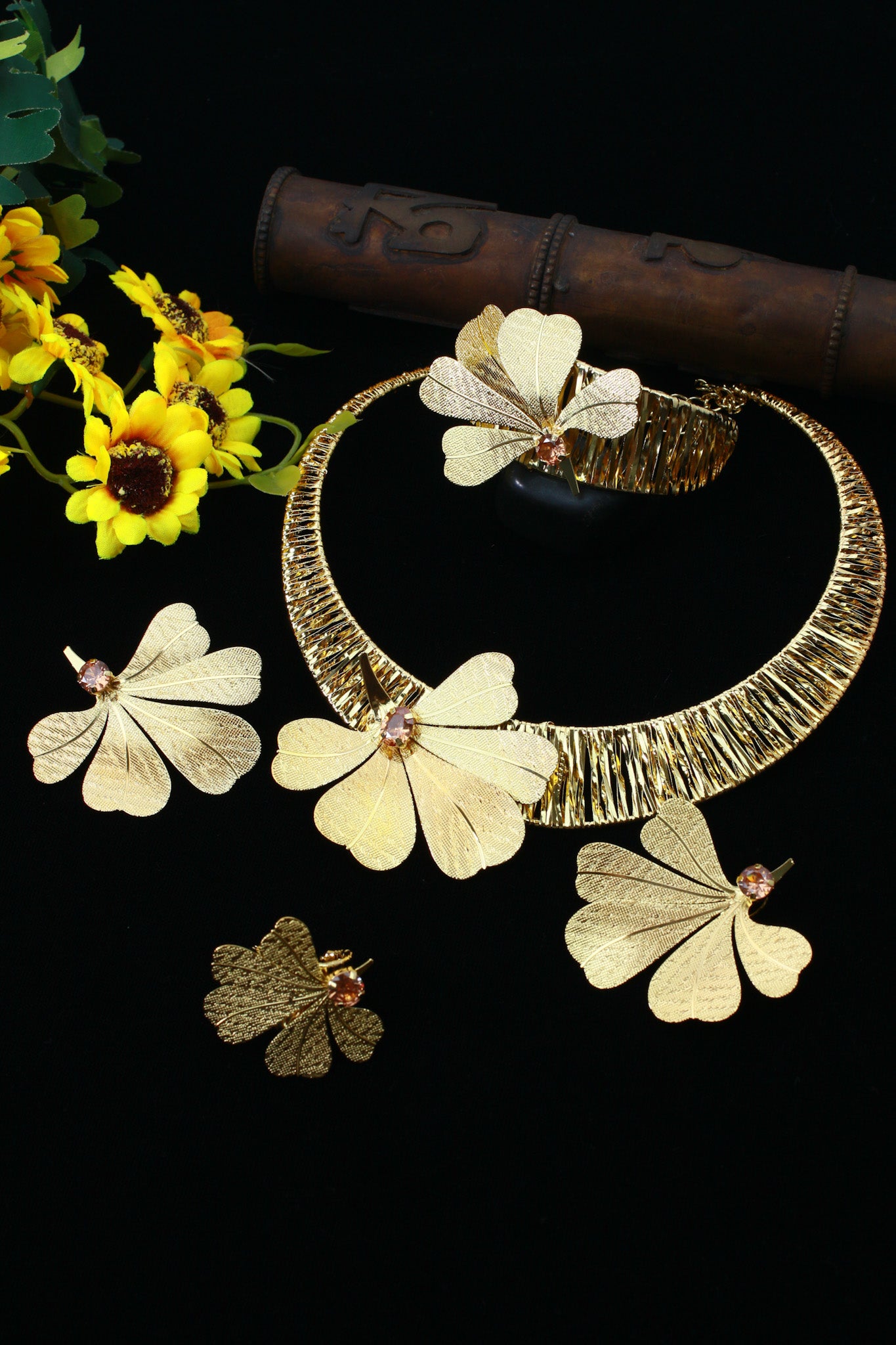 Gold Plated Textured Collar Jewellery Set with Floral Fan Motif | Anti‑Tarnish – anti-tarnish necklace set for women India – MaxiBlink