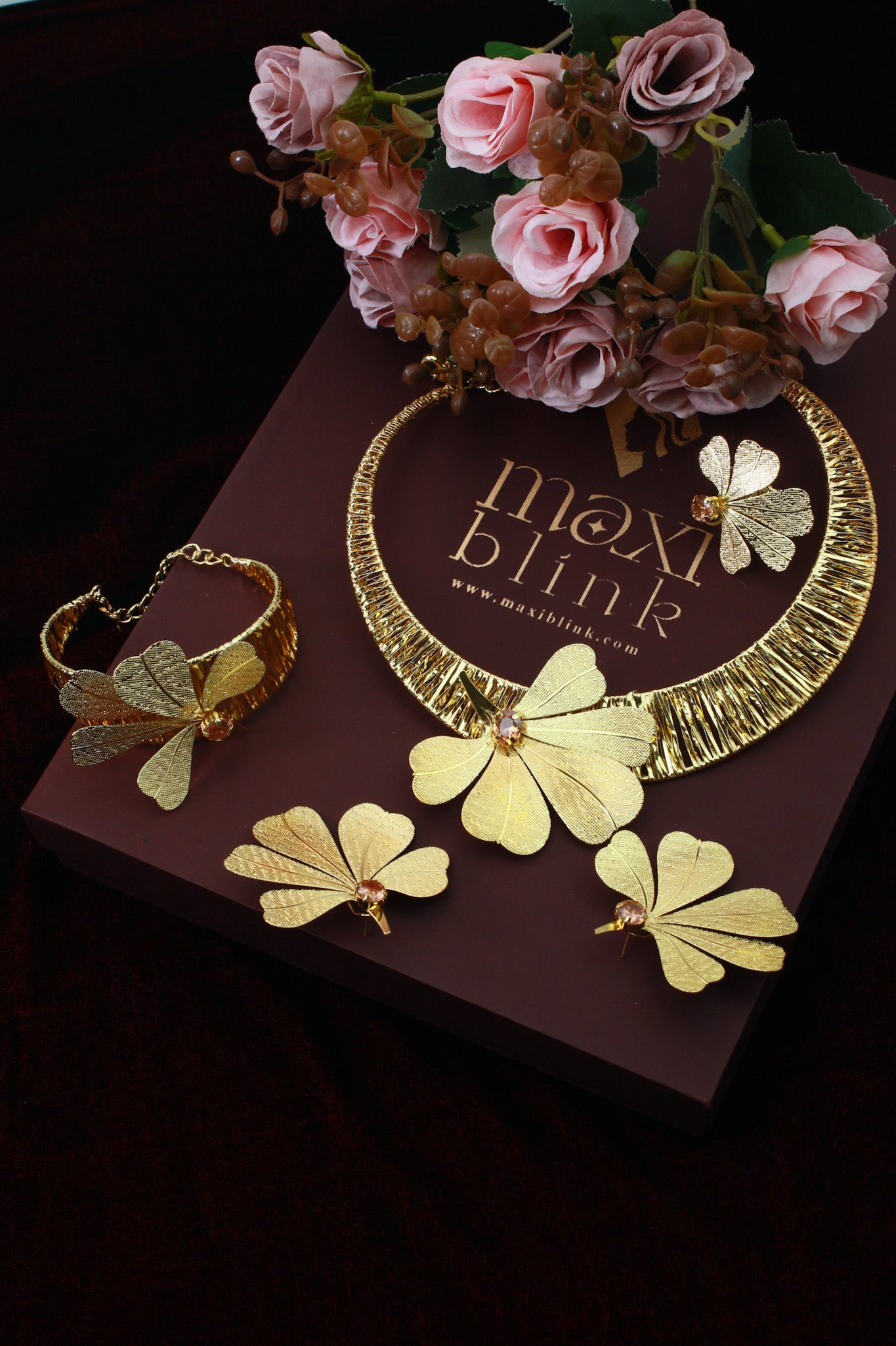Gold Plated Textured Collar Jewellery Set with Floral Fan Motif | Anti‑Tarnish – anti-tarnish necklace set for women India – MaxiBlink