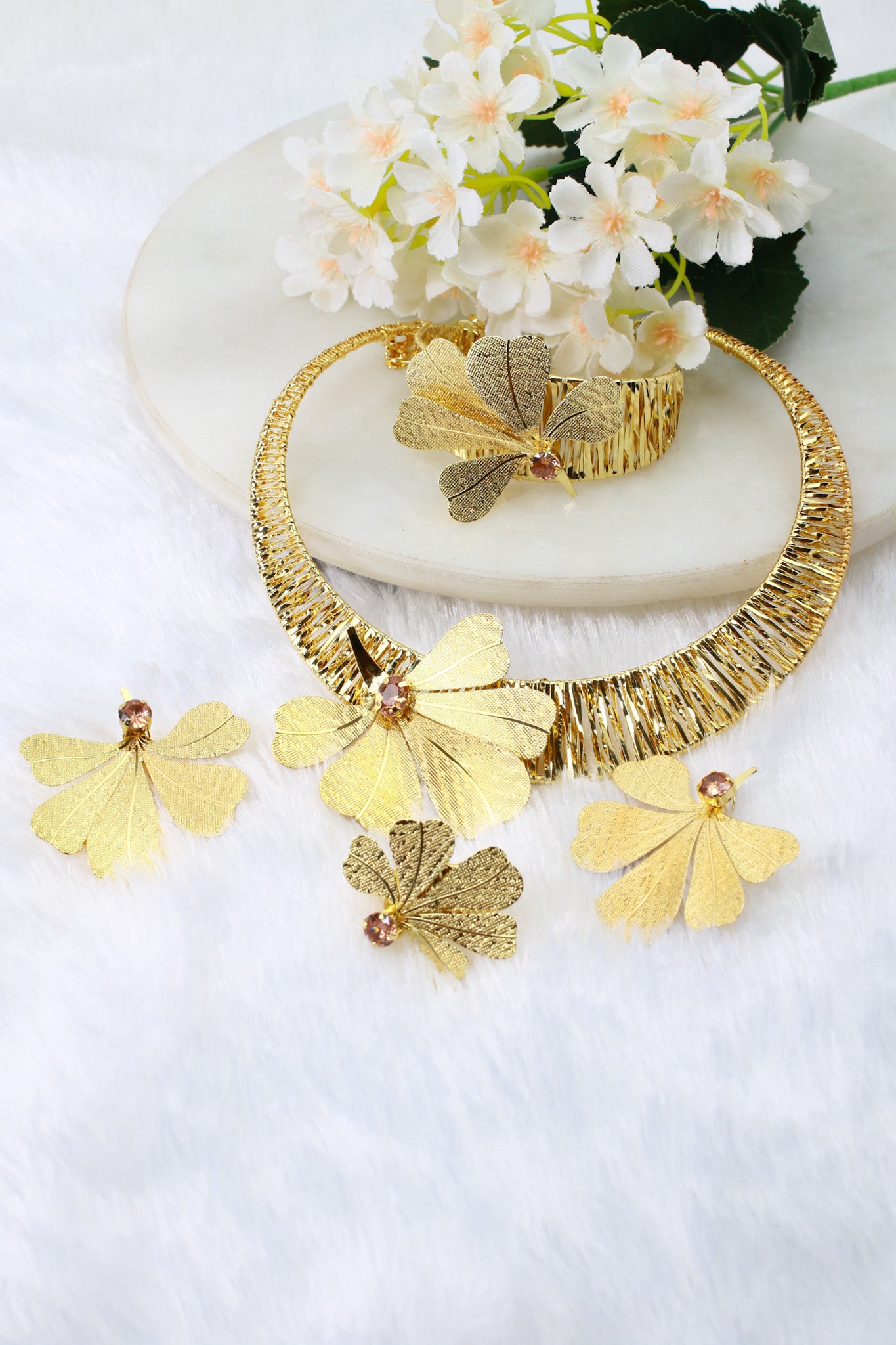 Gold Plated Textured Collar Jewellery Set with Floral Fan Motif | Anti‑Tarnish – anti-tarnish necklace set for women India – MaxiBlink