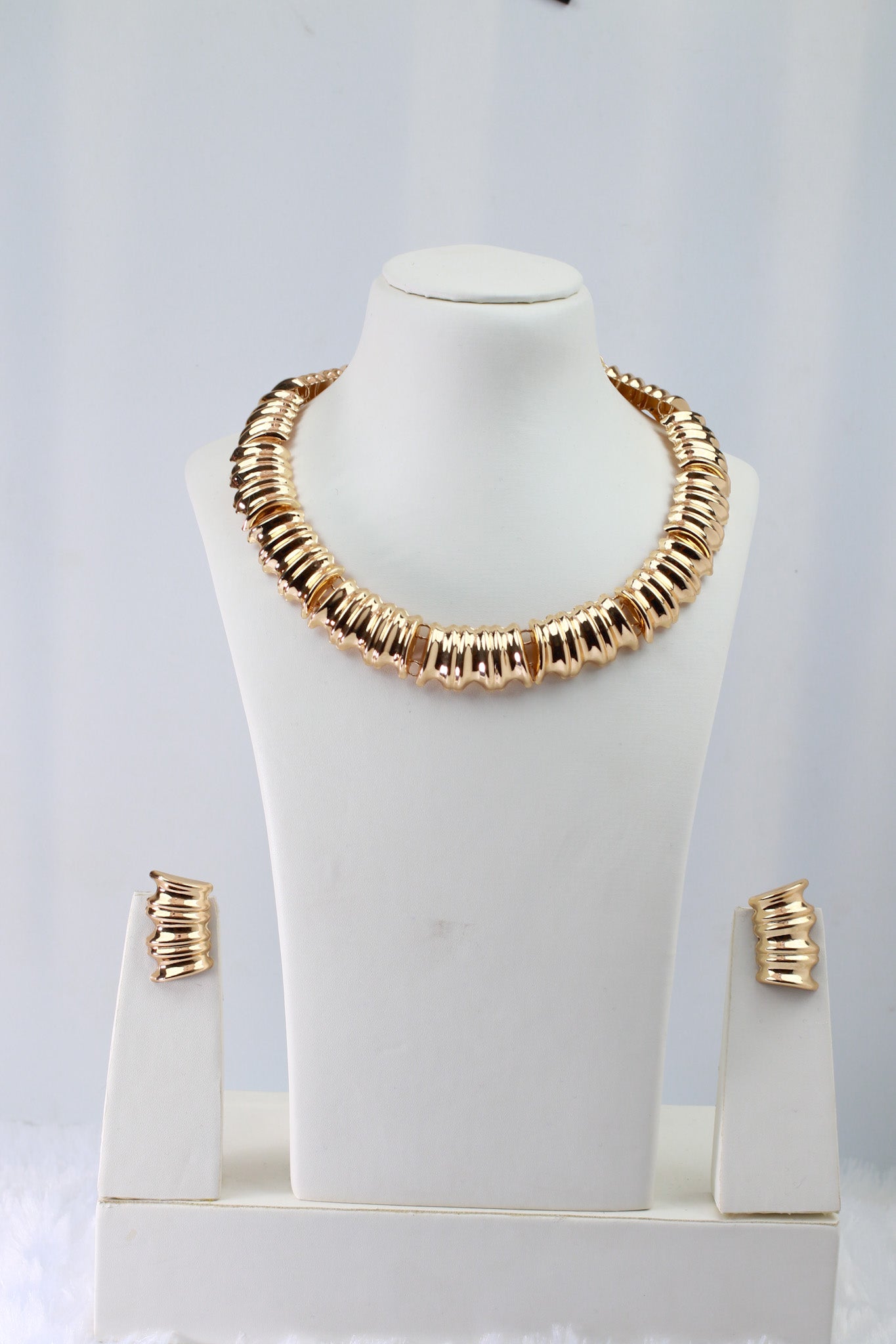 Gold Plated Chunky Link Collar Necklace Set with Matching Stud Earrings | Anti‑Tarnish Fashion Jewellery – anti-tarnish necklace set for women India – MaxiBlink