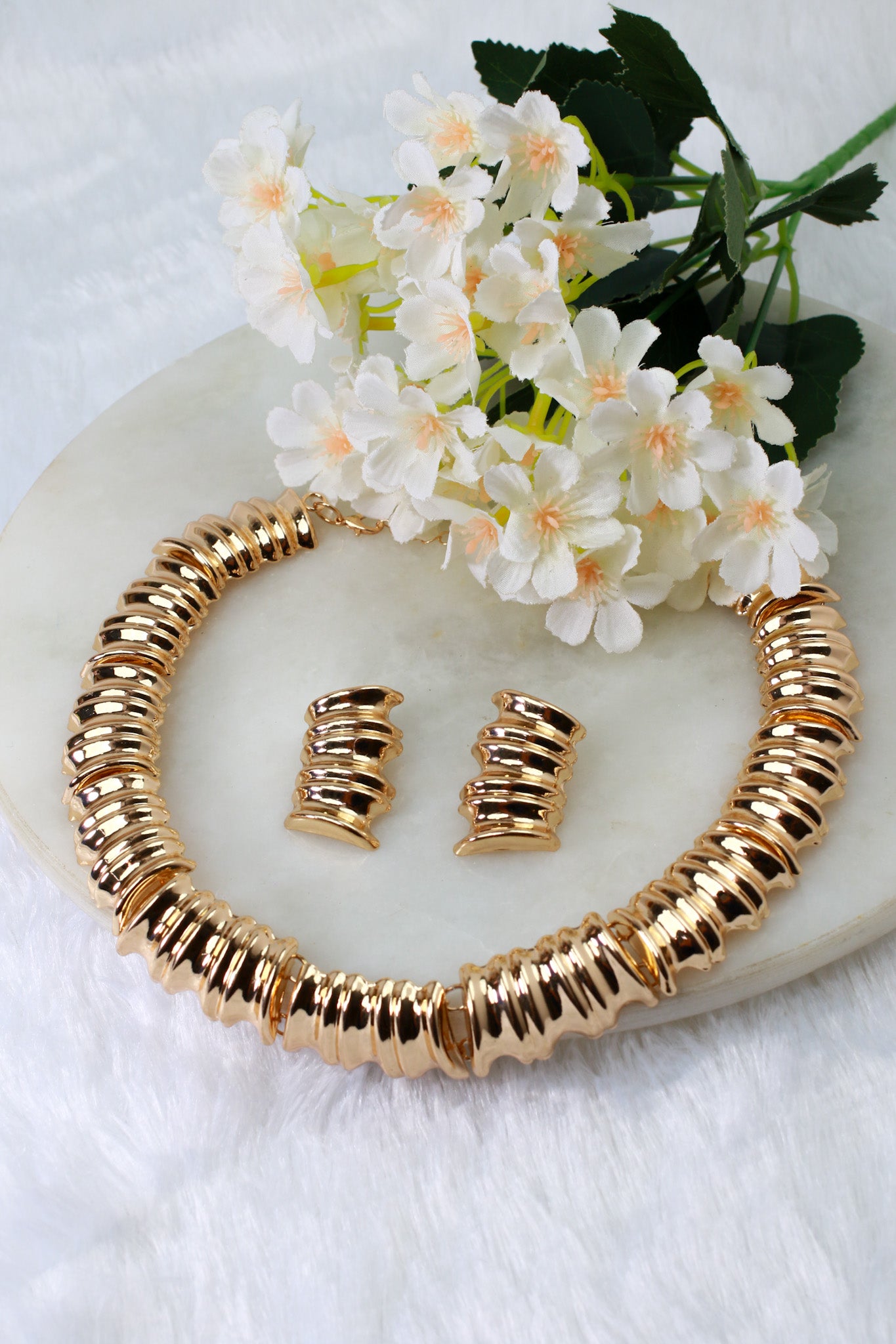 Gold Plated Chunky Link Collar Necklace Set with Matching Stud Earrings | Anti‑Tarnish Fashion Jewellery – anti-tarnish necklace set for women India – MaxiBlink