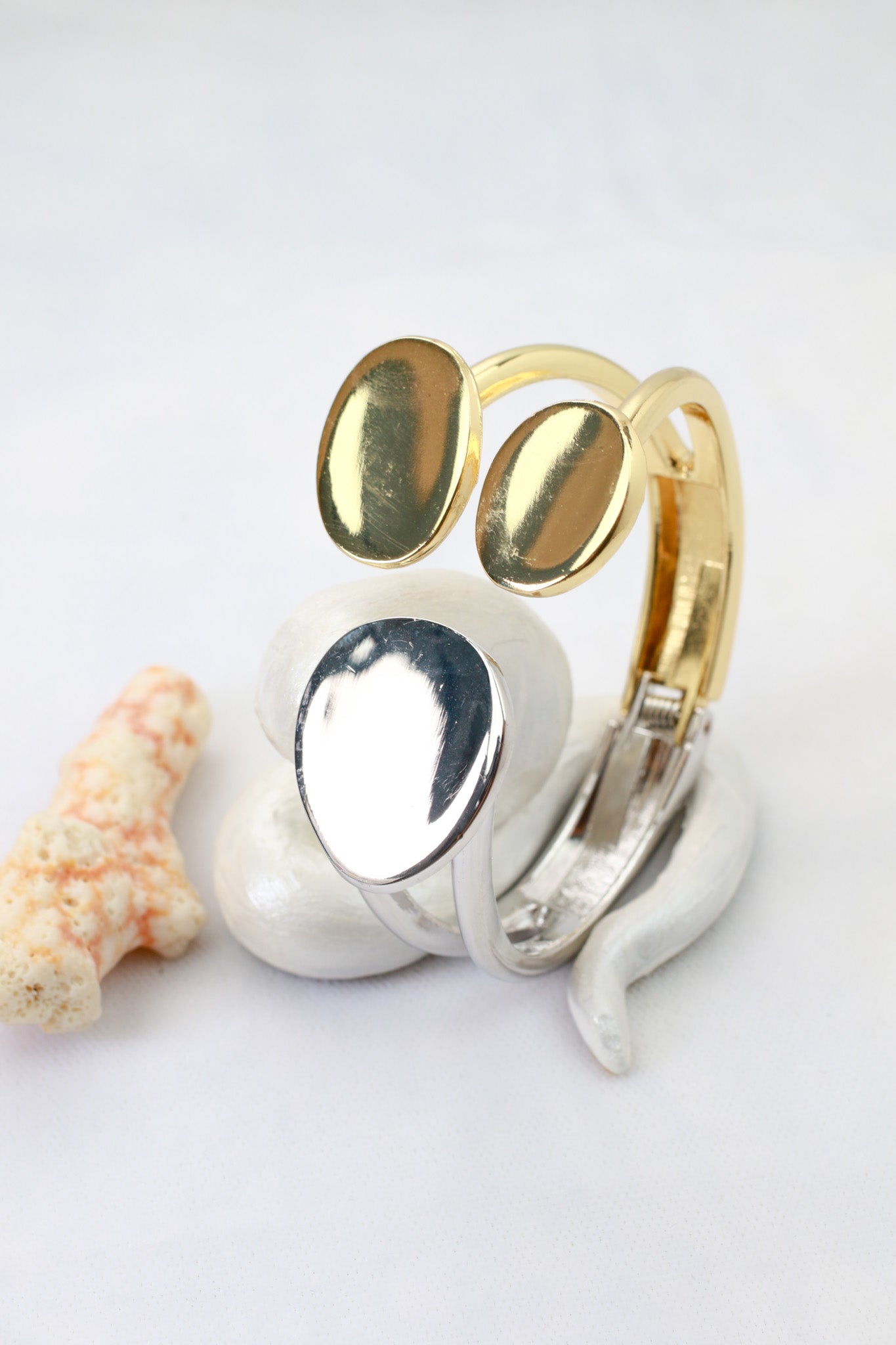 Anti-Tarnish Two-Tone Geometric Disc Cuff Bracelet – Modern Stainless Steel Design