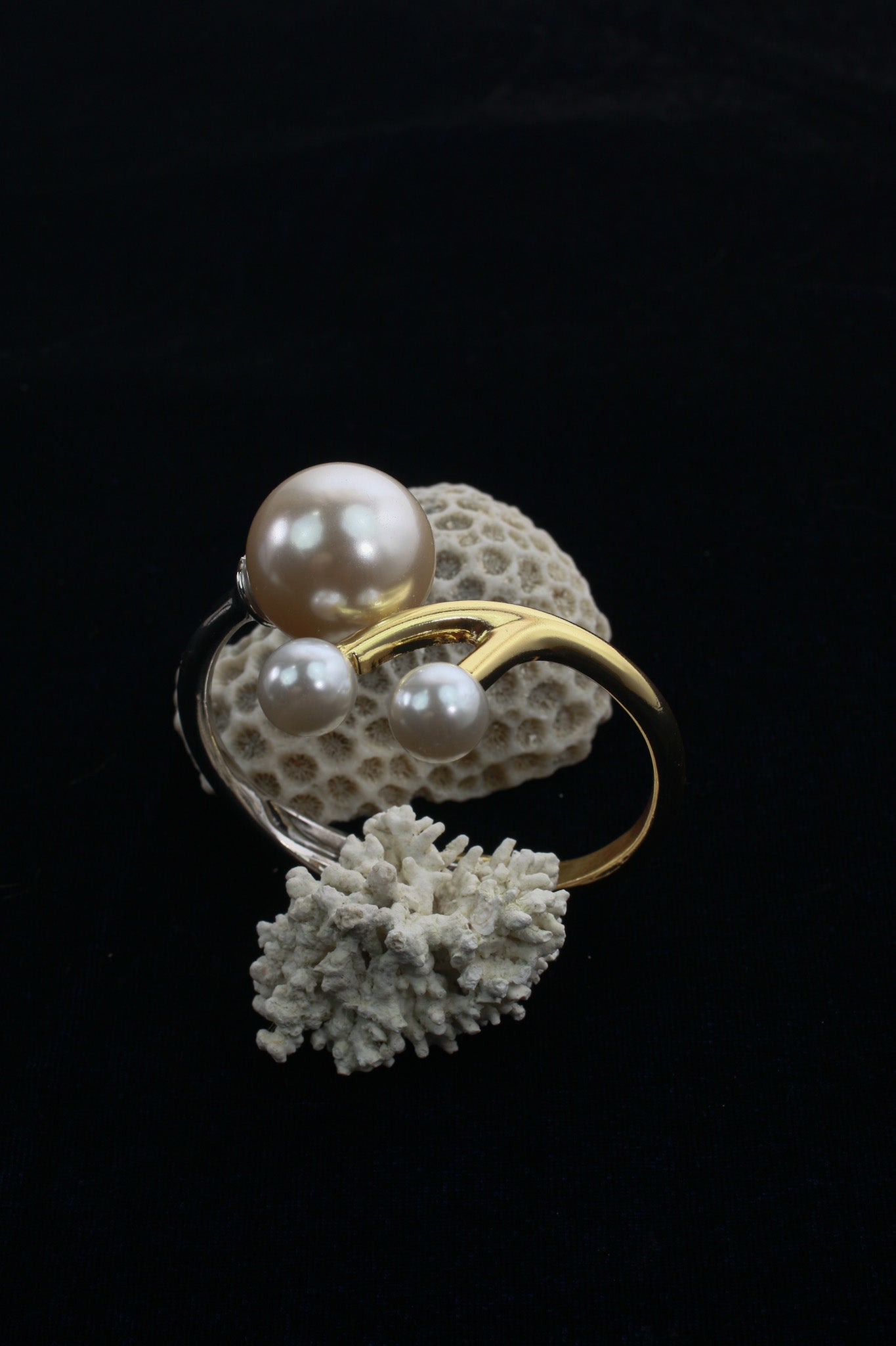 Anti-Tarnish Two-Tone Branch Pearl Bracelet – Modern Gold & Silver Cuff with Freshwater Pearls