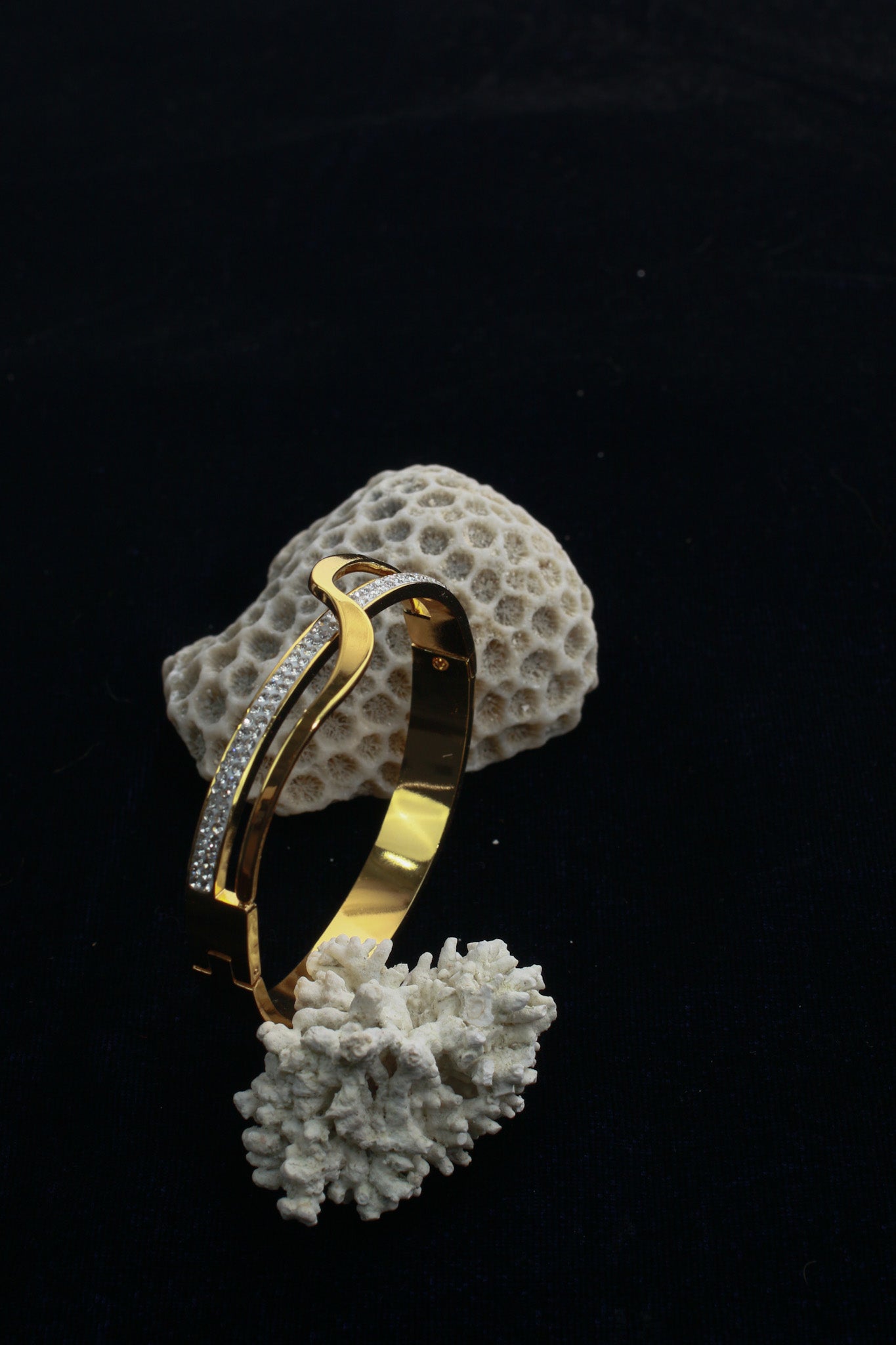 Anti-Tarnish Stainless Steel Bracelet — Gold Wave Crystal Line Bangle