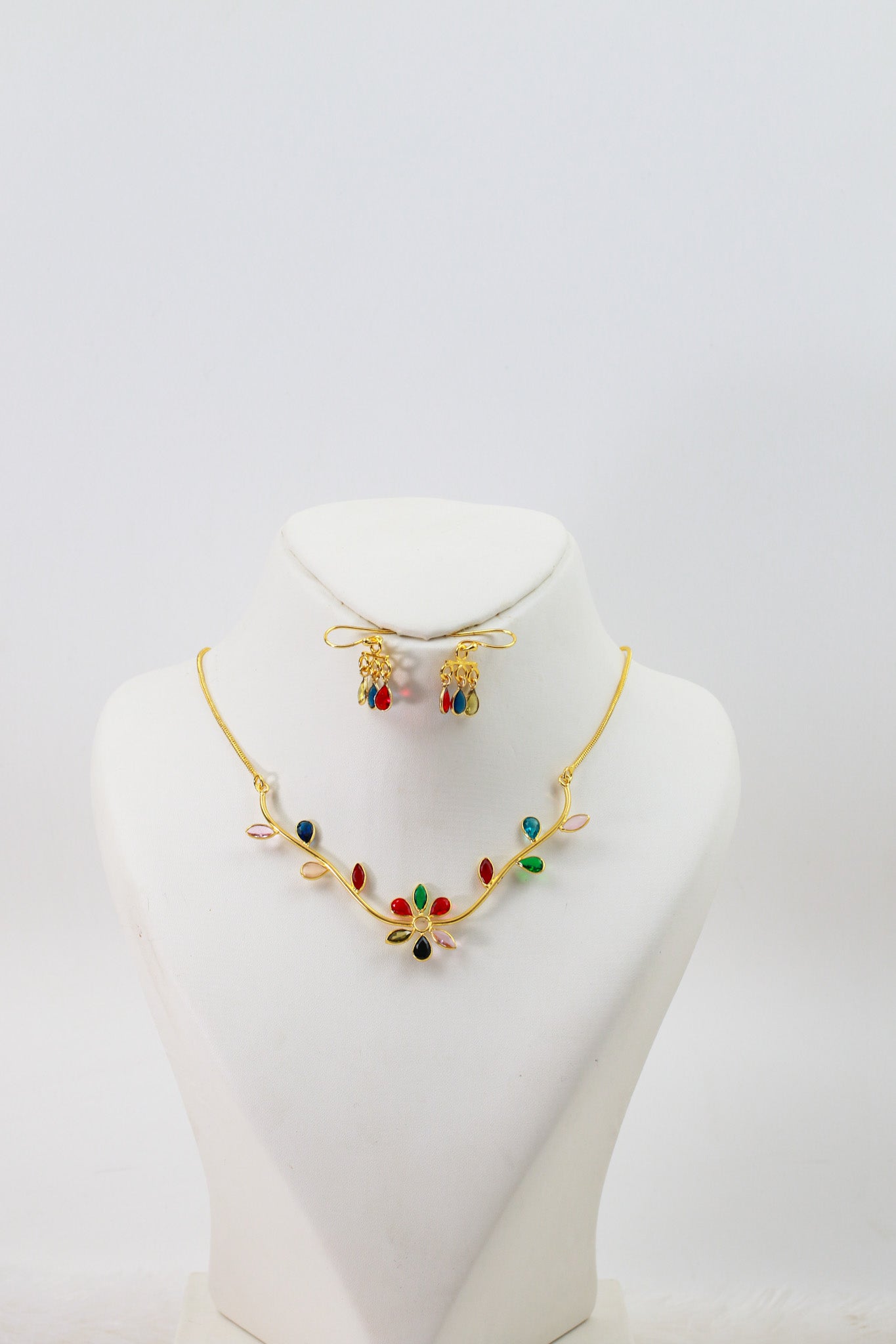 Natural Stone Multicolour Floral Necklace Set – One-of-a-Kind | Brass Gold Plated | Anti-Tarnish – anti-tarnish necklace set for women India – MaxiBlink