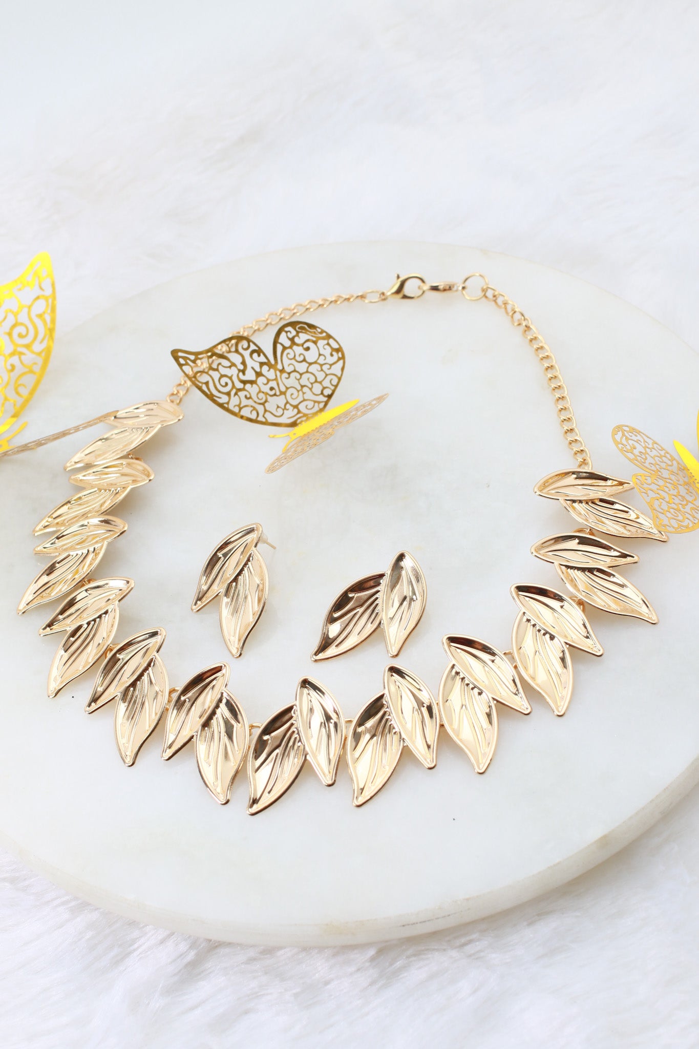 Anti‑Tarnish Elegant Gold Leaf Necklace & Earrings Set – Lightweight Premium Fashion Jewellery – anti-tarnish necklaces for women India – MaxiBlink
