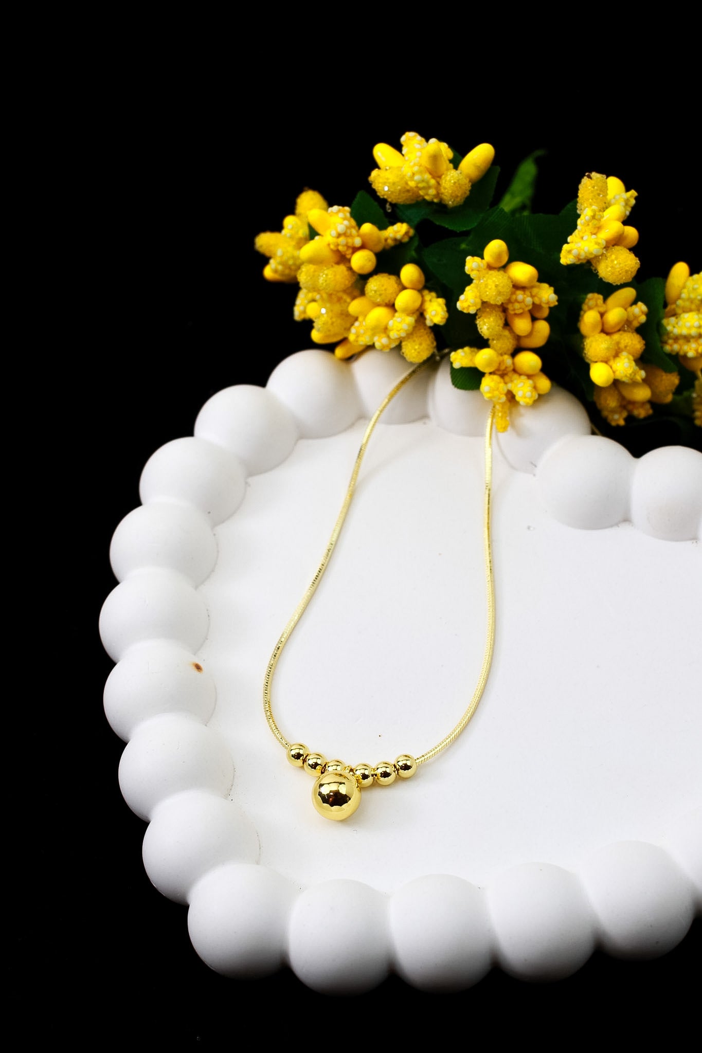 Geometric pendant snake chain necklace, 18K gold plated – clasp and chain detail