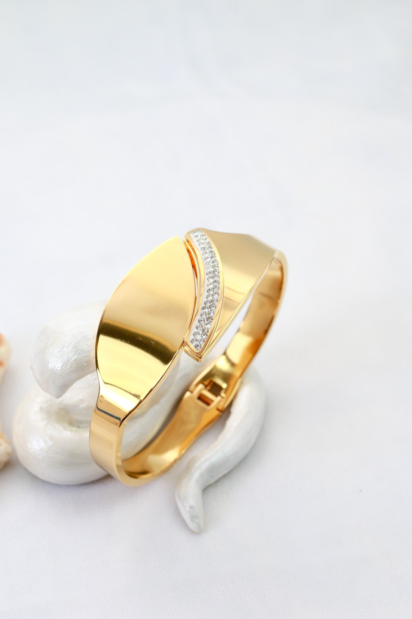 Anti - Tarnish Gold Folded Leaf Stainless Steel Bracelet - Maxiblink