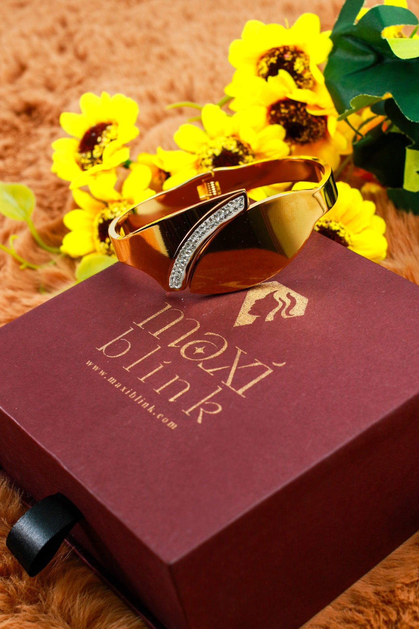 Anti - Tarnish Gold Folded Leaf Stainless Steel Bracelet - Maxiblink