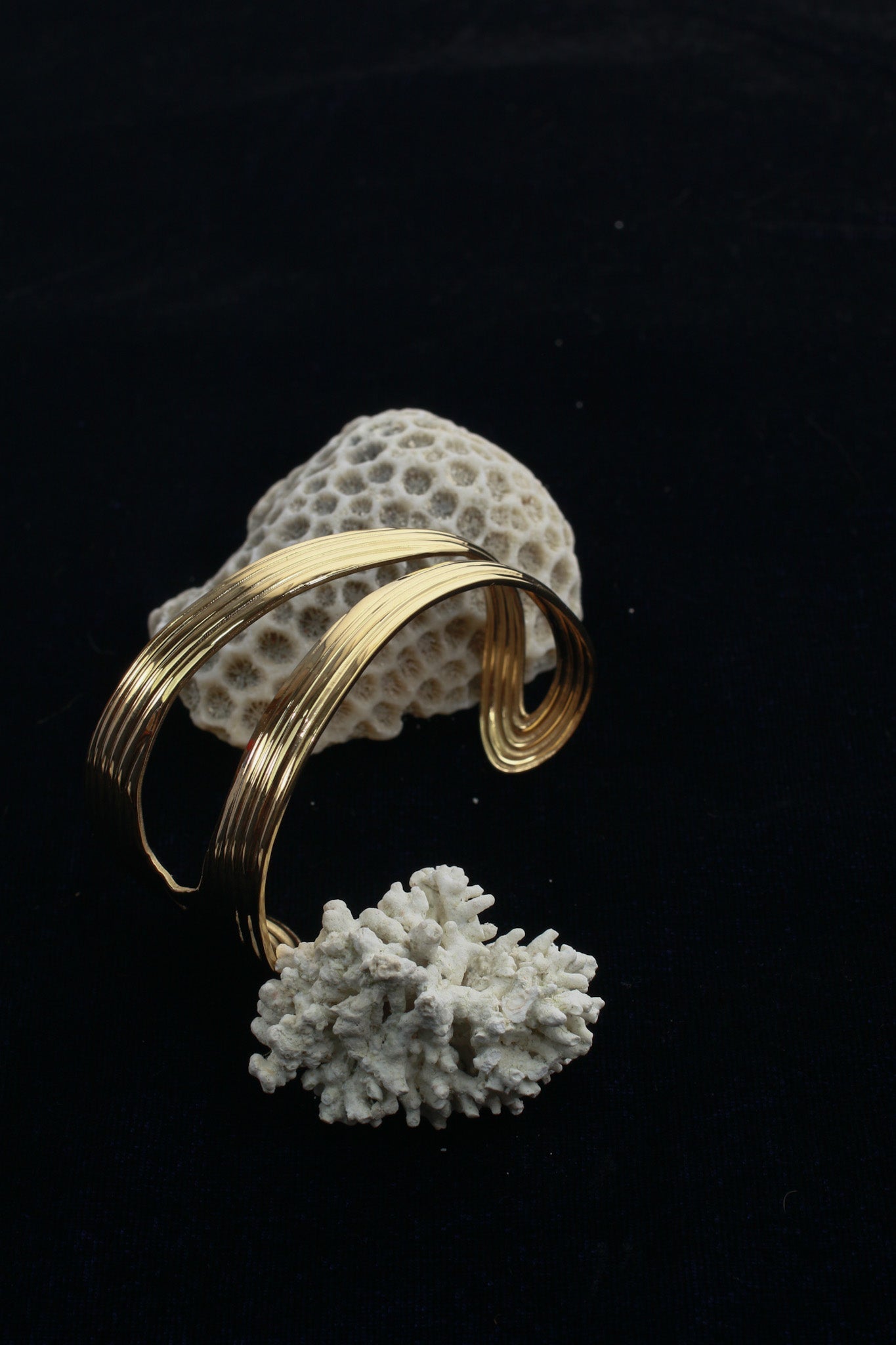 Anti - Tarnish Gold Ripple Multi - Band Cuff Bracelet – Sculpted Stainless Steel - Maxiblink