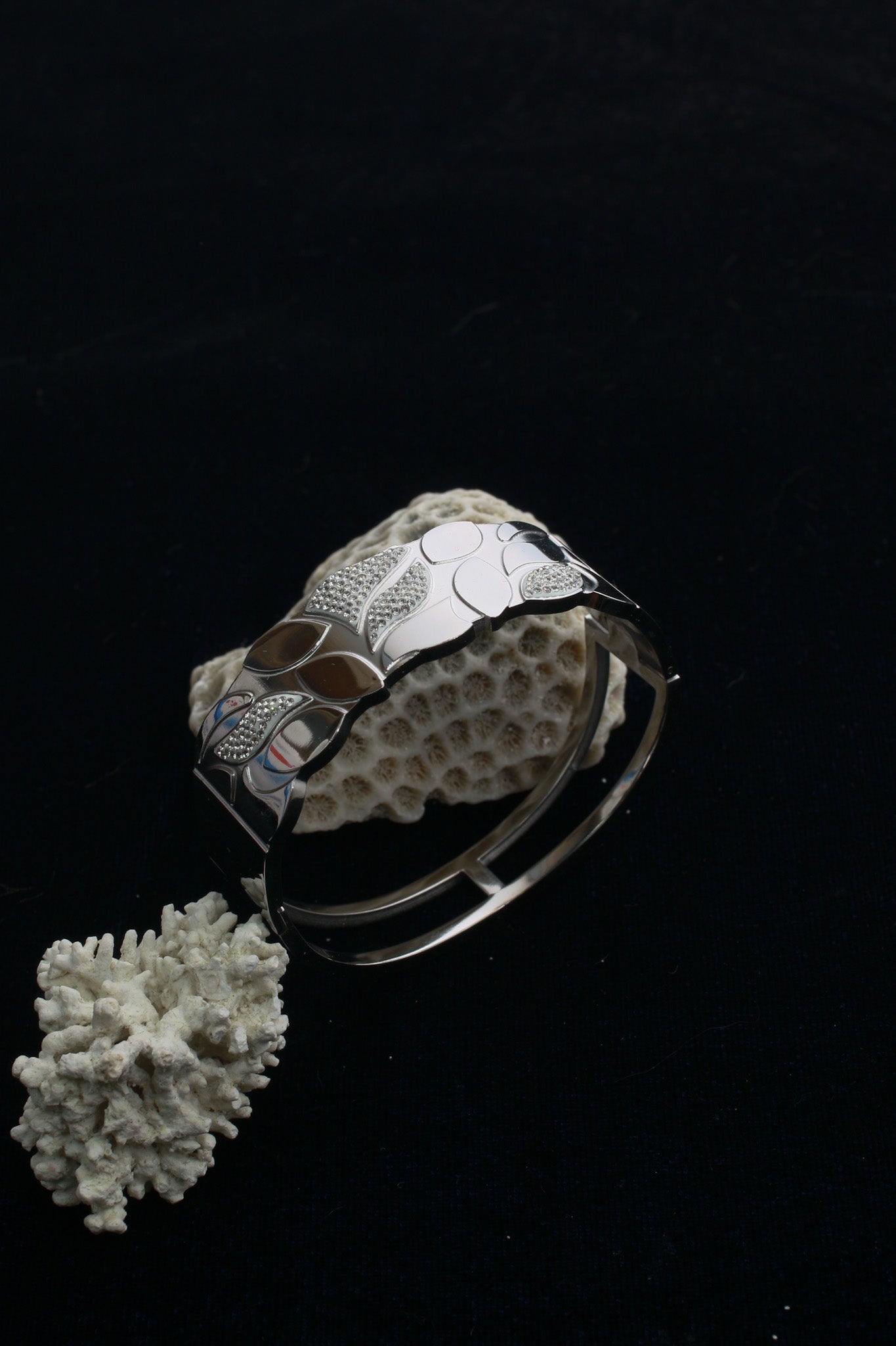 Anti - Tarnish Silver Leaf Harmony Bracelet – Textured & Gloss Finish Cuff - Maxiblink