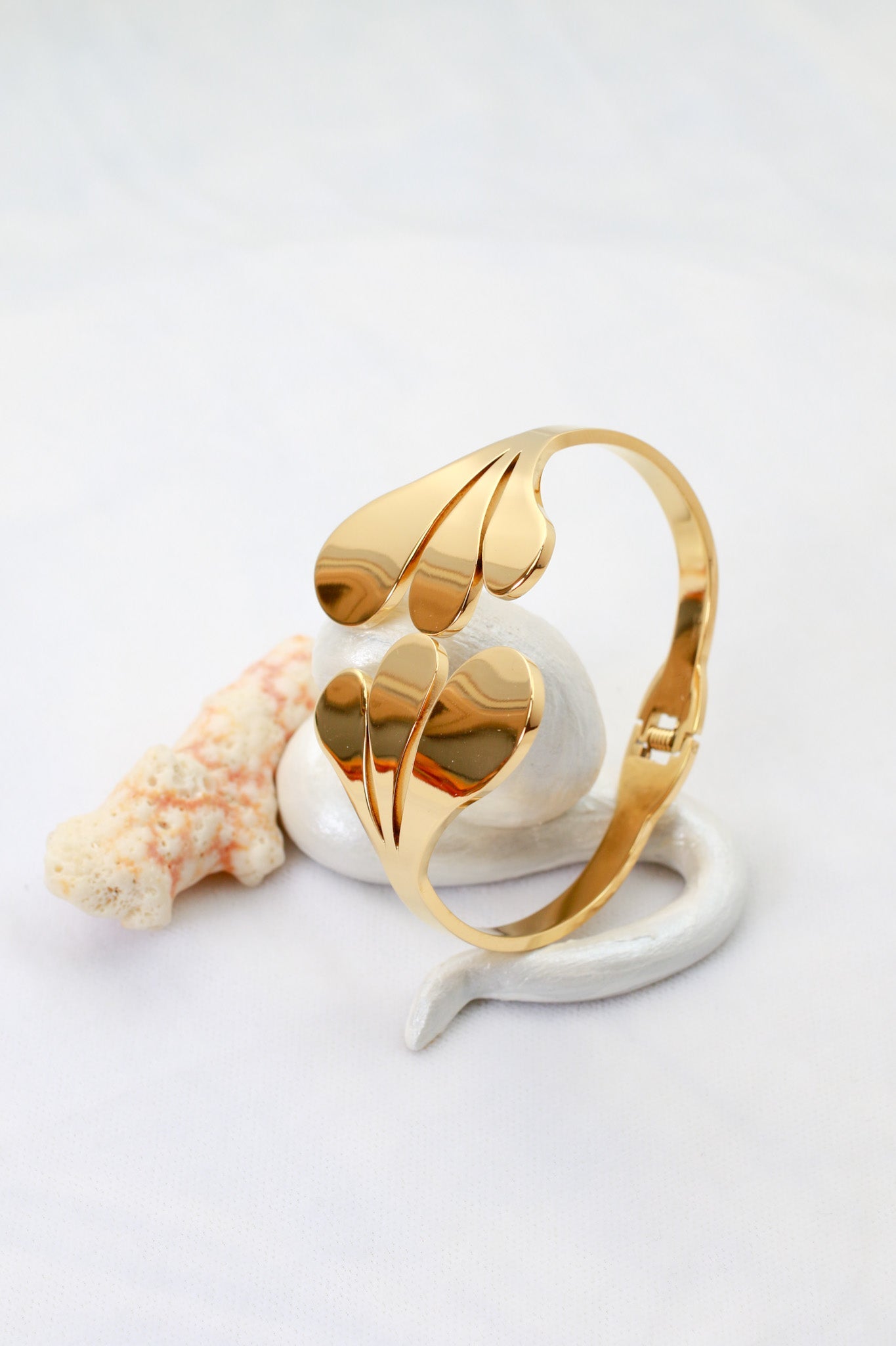 Anti - Tarnish Stainless Steel Bracelet — Gold Polished Leaf Cuff - Maxiblink