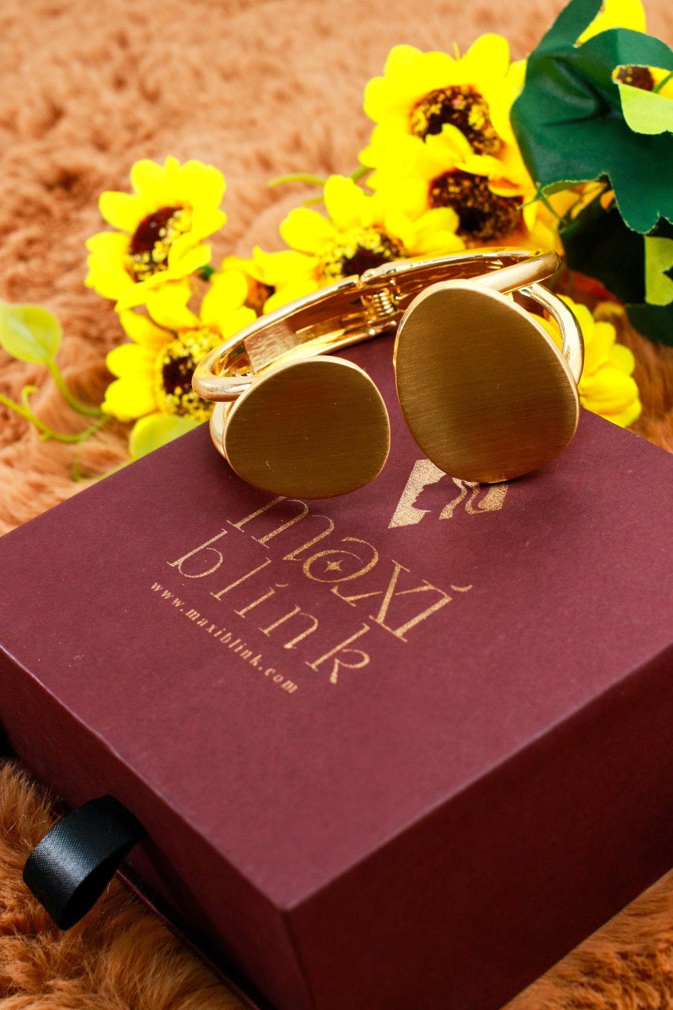 Anti - Tarnish Stainless Steel Bracelet — Matte Gold Pebble Cuff - Maxiblink