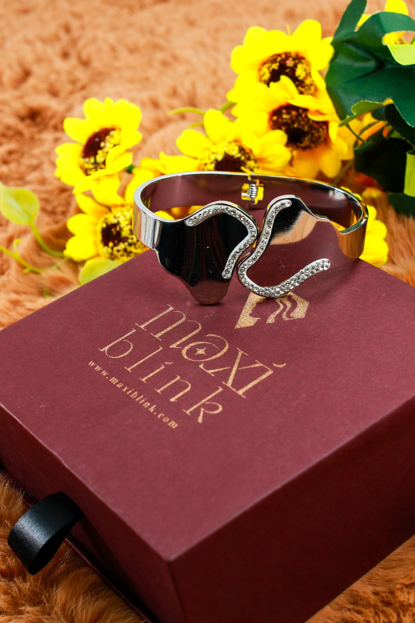 Anti - Tarnish Stainless Steel Bracelet — Silver Sculpted Wave Cuff - Maxiblink