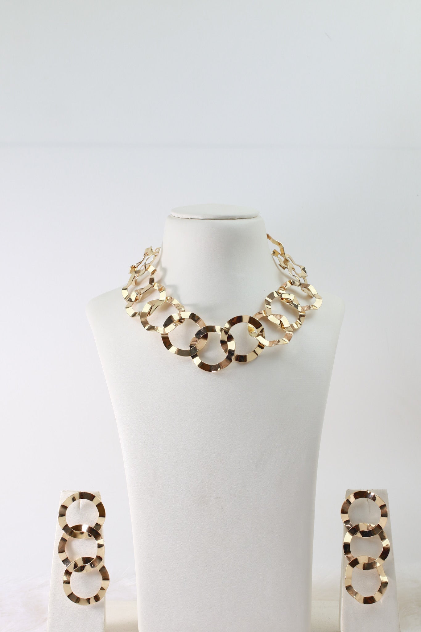 Anti‑Tarnish Interlocked Circle Gold Necklace & Earrings Set – Modern Geometric Statement Jewellery - Maxiblink