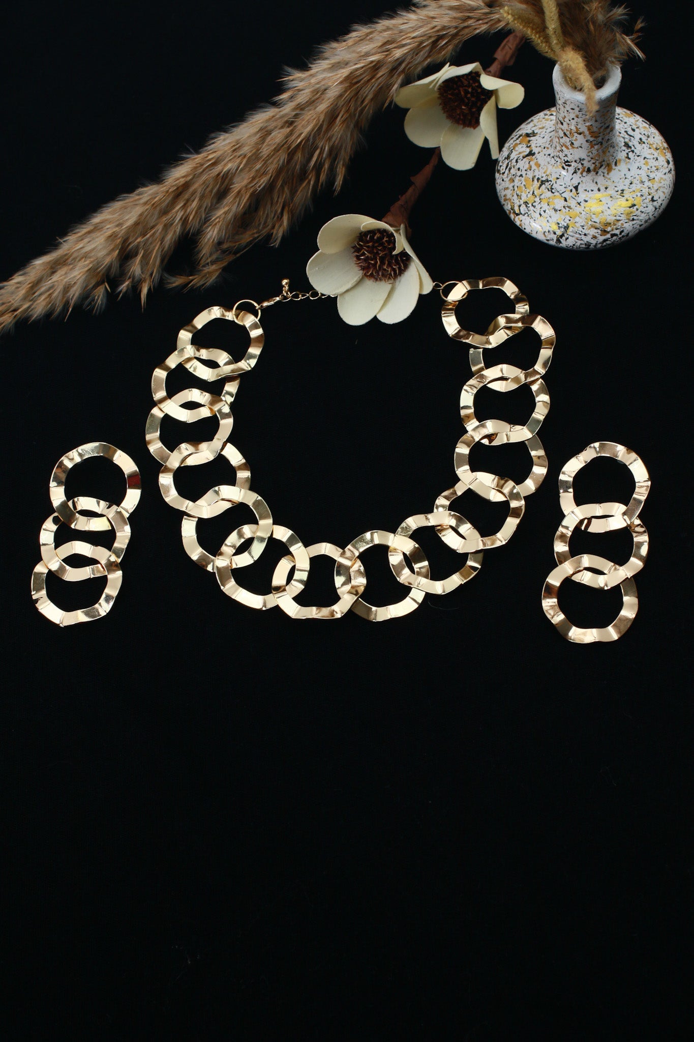 Anti‑Tarnish Interlocked Circle Gold Necklace & Earrings Set – Modern Geometric Statement Jewellery - Maxiblink