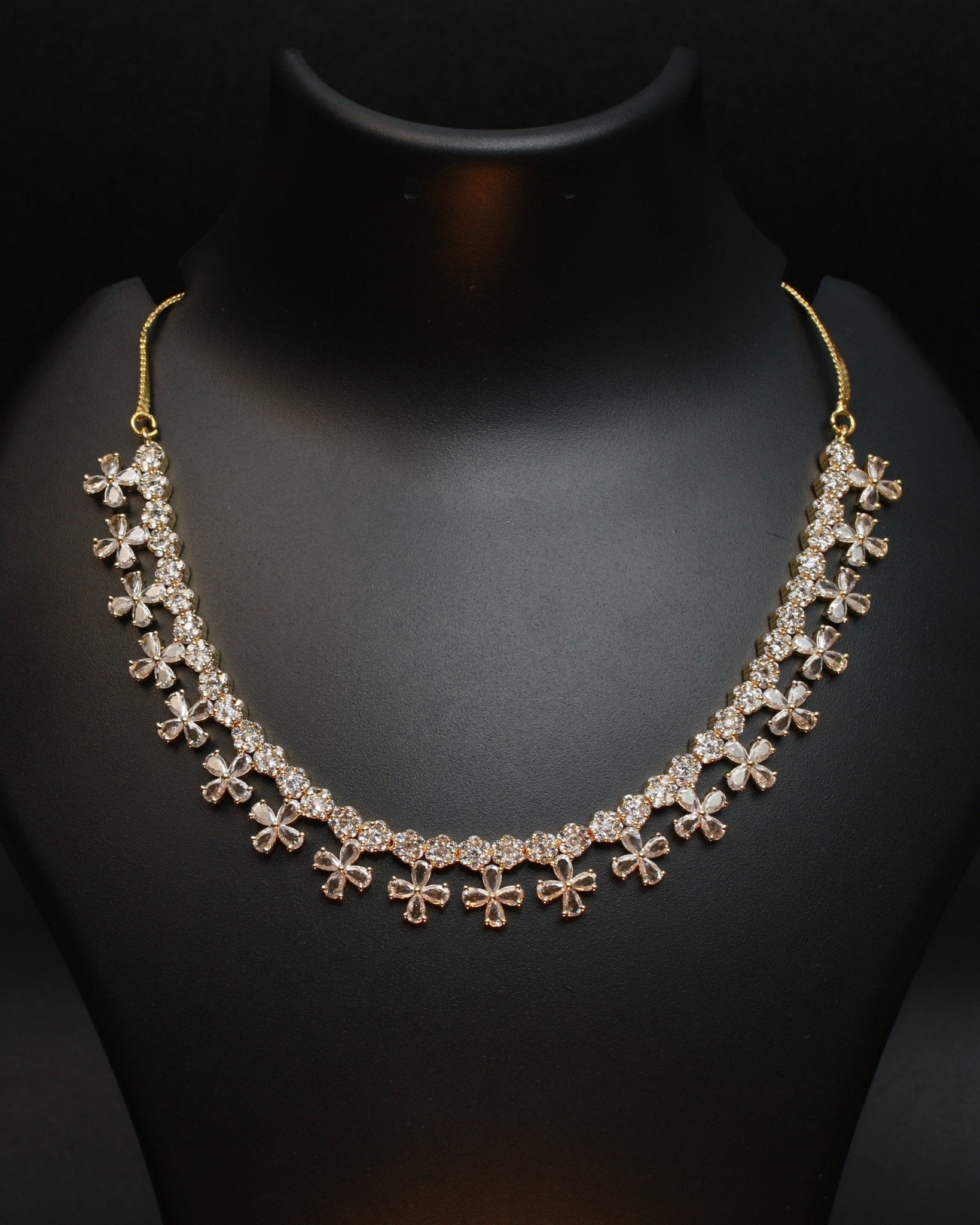 Blooming Crystal Choker Necklace - Maxiblink