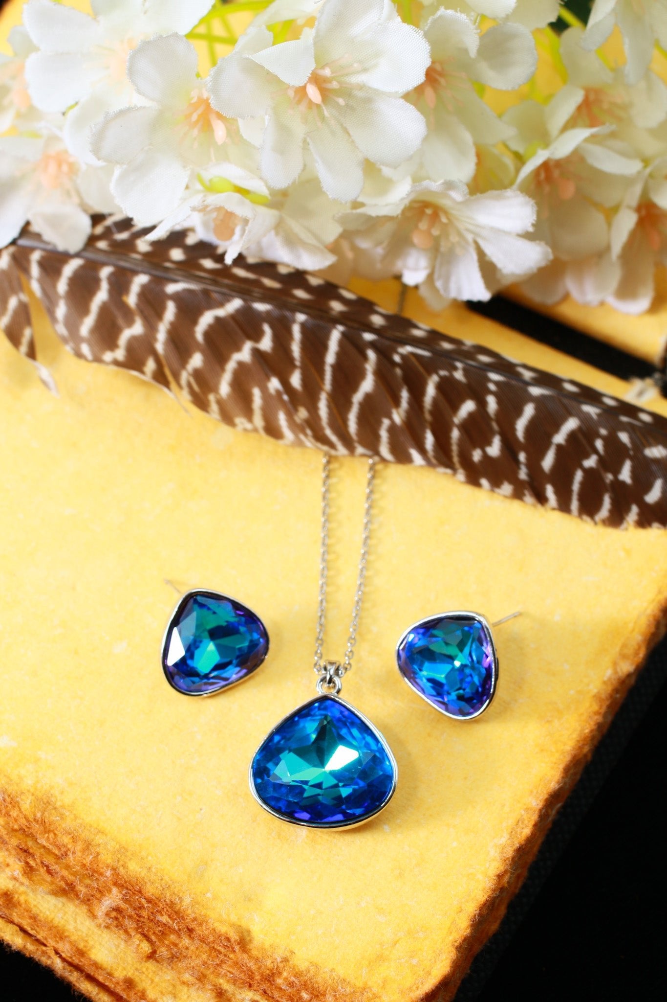 Blue Bermuda Crystal Trillion Pendant Set - Maxiblink