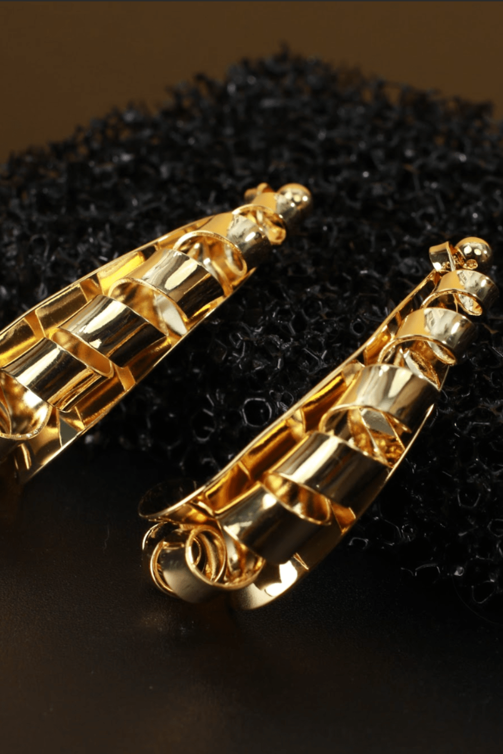 Bold Geometric Gold Hoop Earrings - Maxiblink