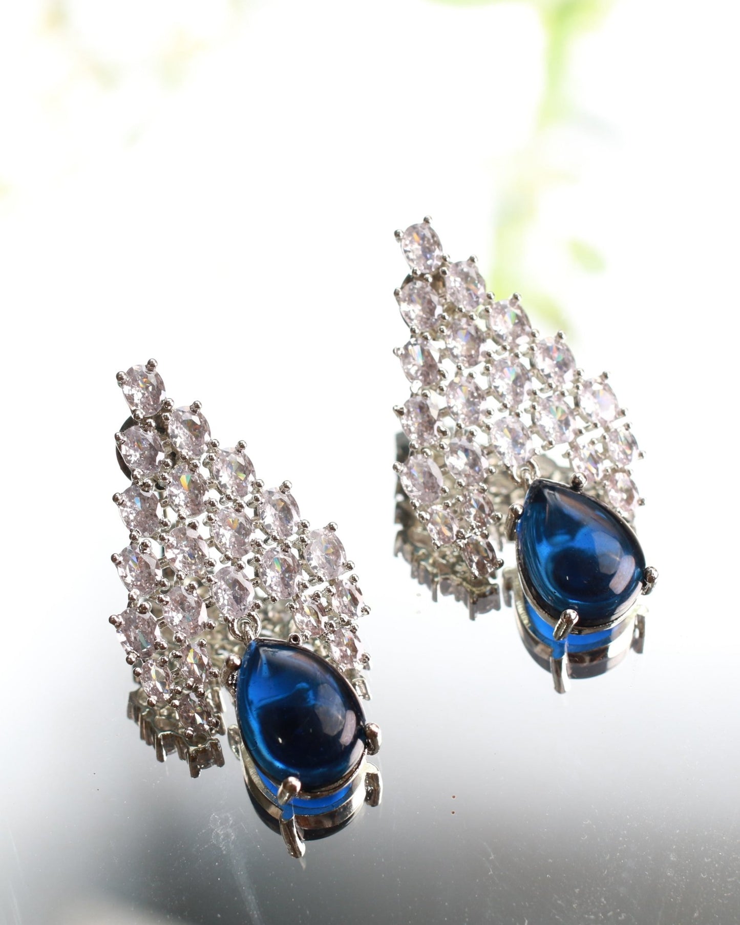 Chandelier Silver Earrings with Black Drop - Maxiblink