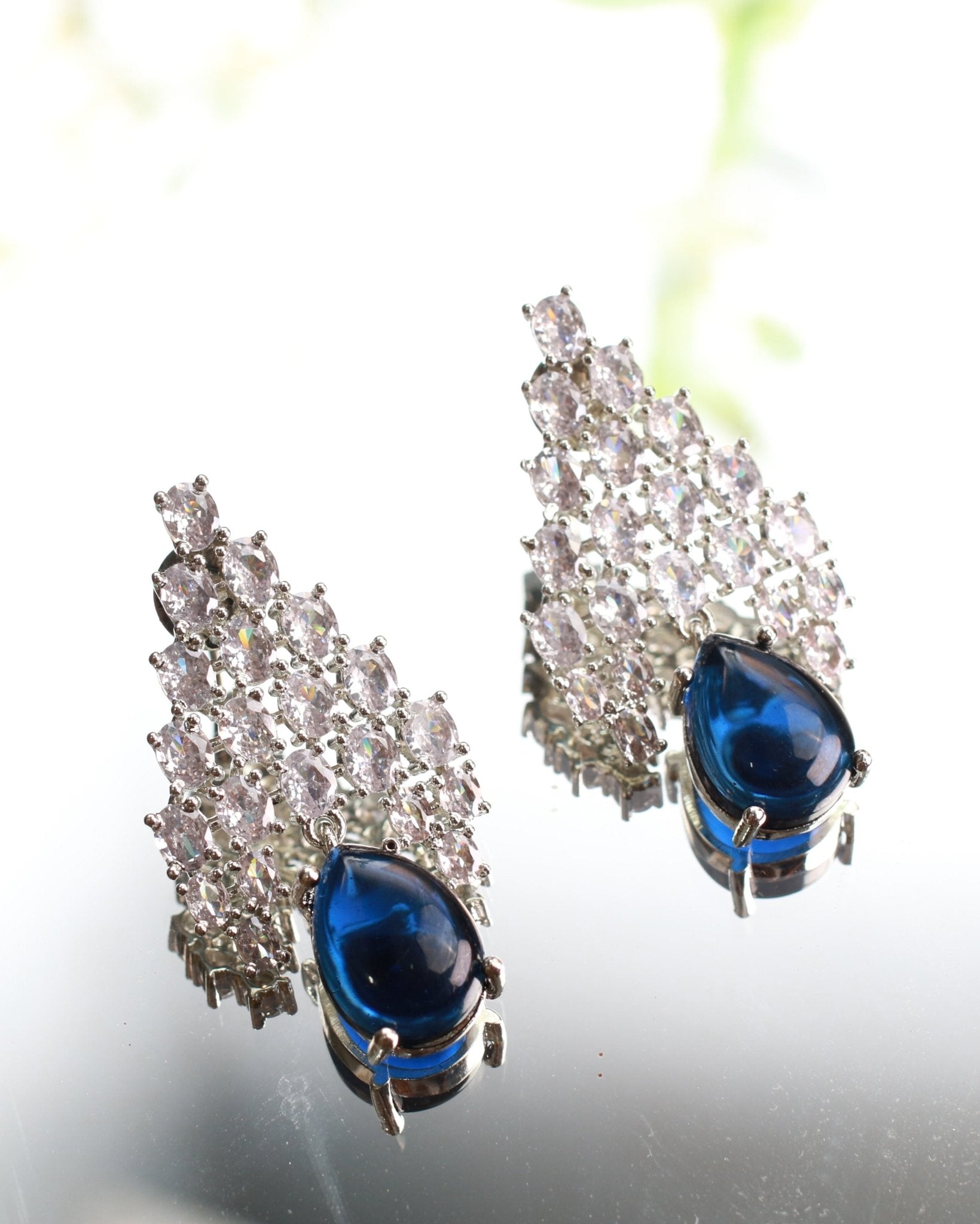 Chandelier Silver Earrings with Black Drop - Maxiblink