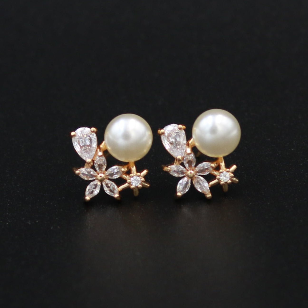 Classic Pearl Blossom Earrings - Maxiblink