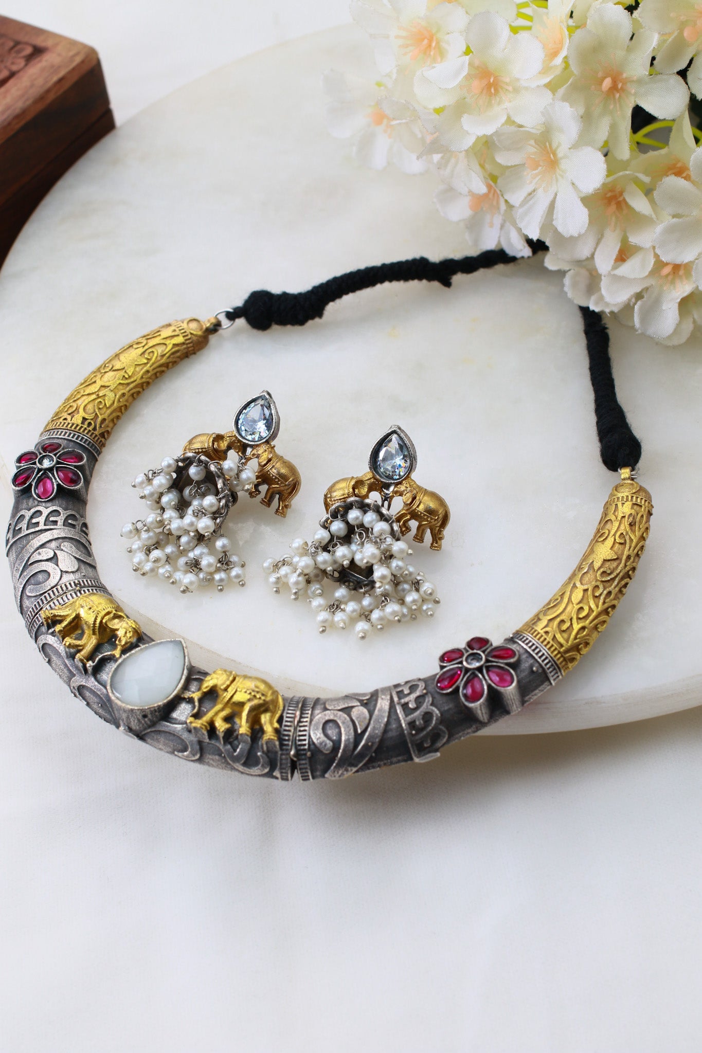 Classic White Dual - Tone Elephant Choker - Maxiblink