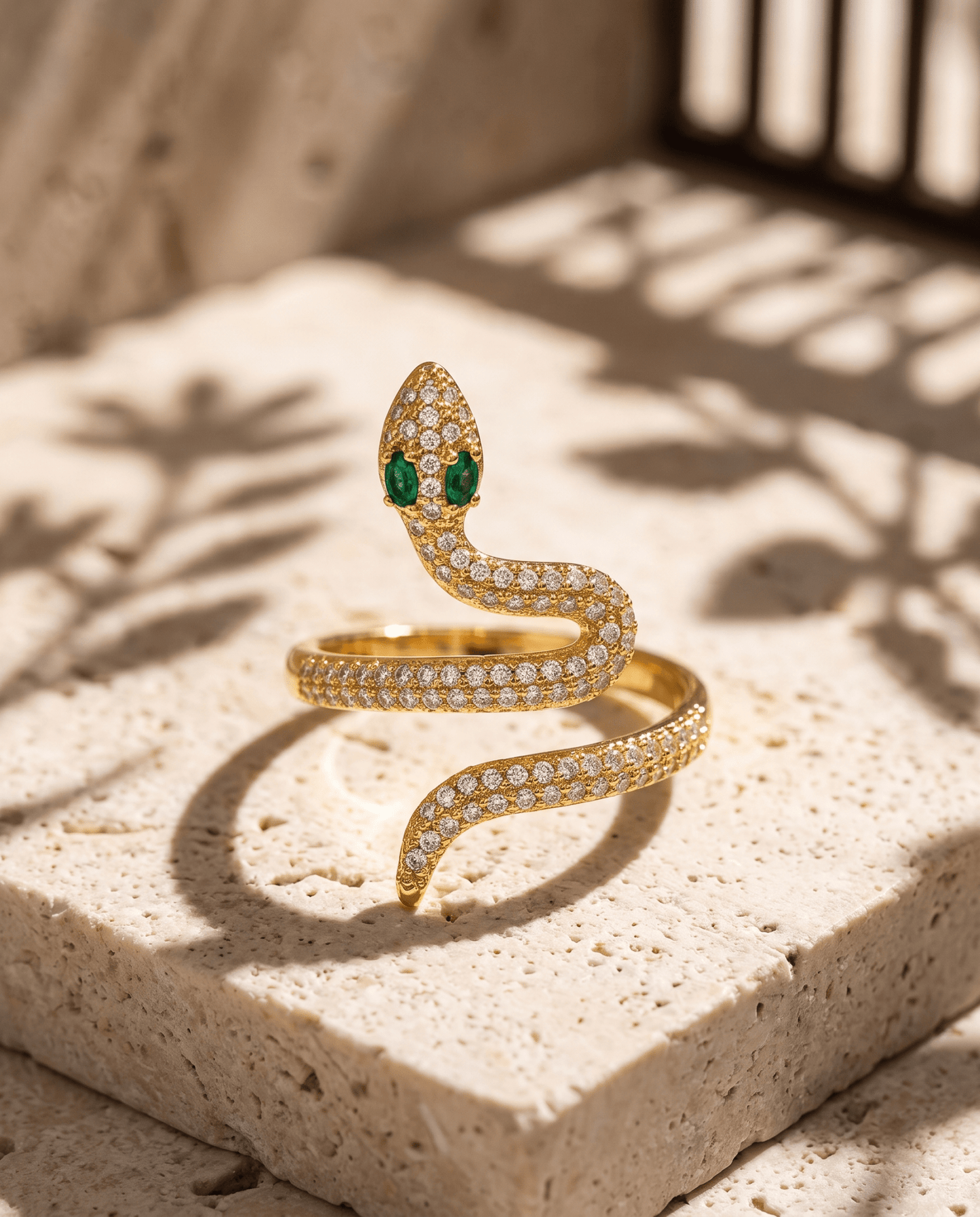 Hypoallergenic waterproof serpent ring in 18K gold plating — MaxiBlink